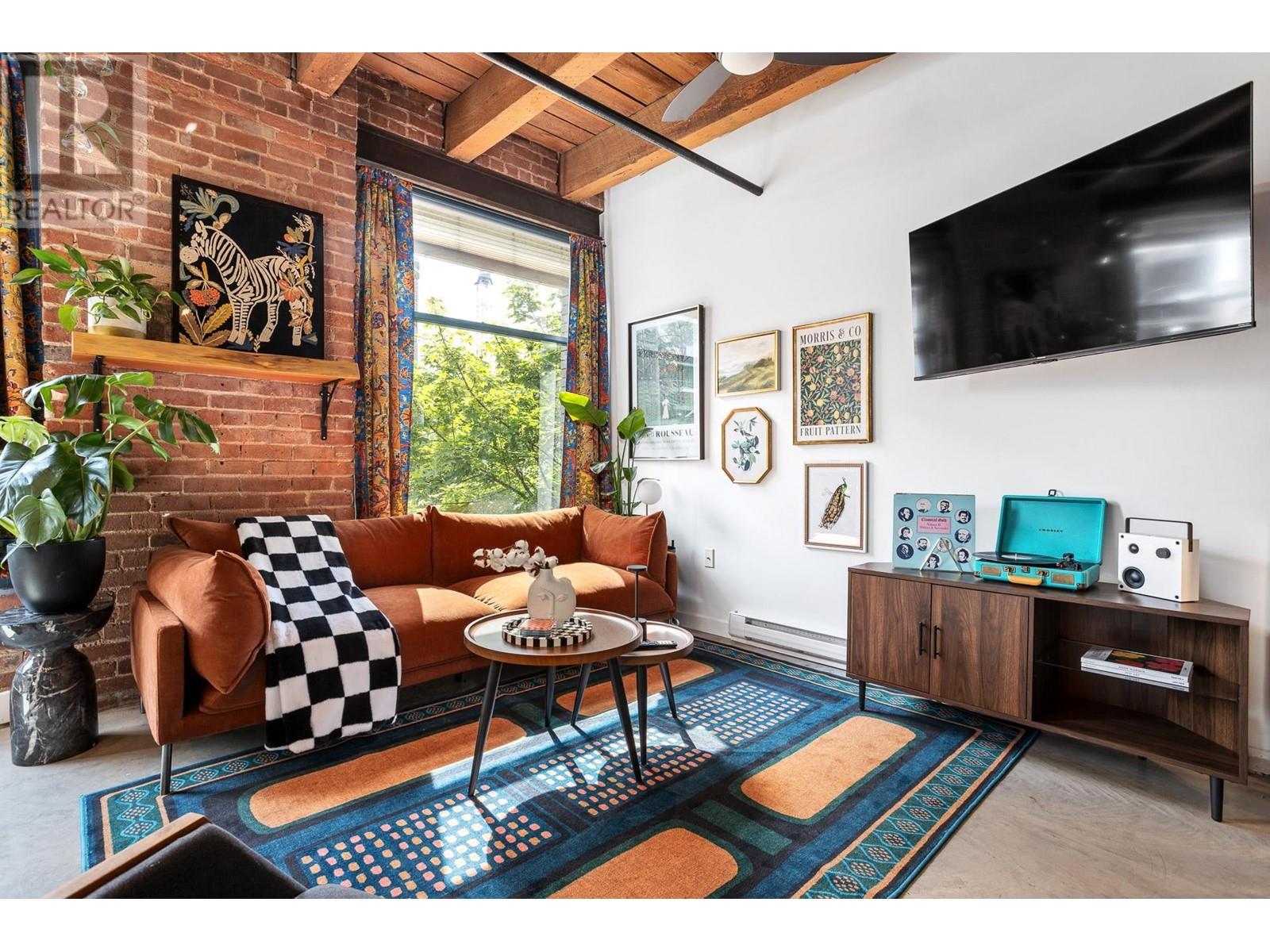 Listing Picture 11 of 31 : 310 55 E CORDOVA STREET, Vancouver / 溫哥華 - 魯藝地產 Yvonne Lu Group - MLS Medallion Club Member