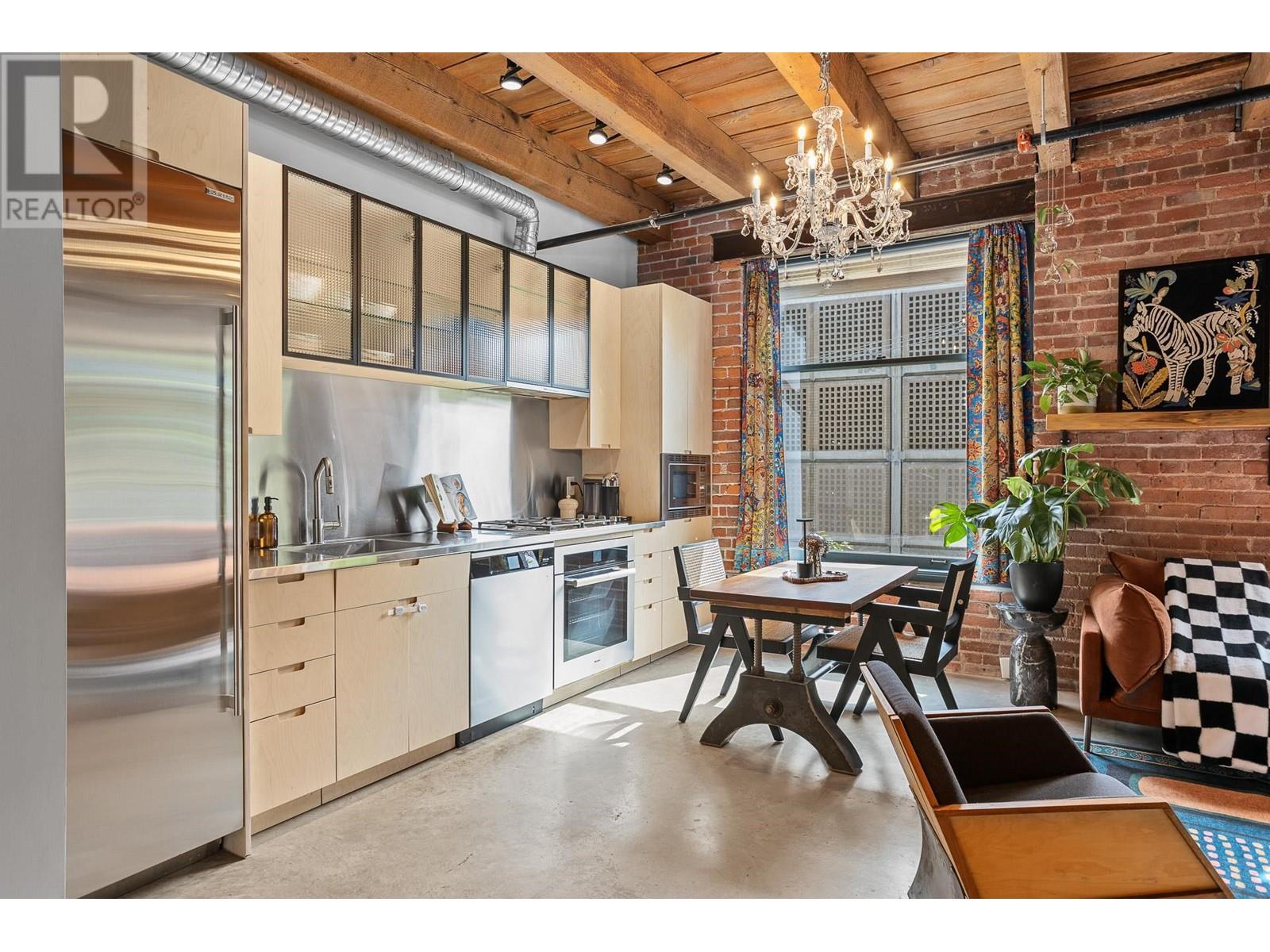 Listing Picture 15 of 31 : 310 55 E CORDOVA STREET, Vancouver / 溫哥華 - 魯藝地產 Yvonne Lu Group - MLS Medallion Club Member