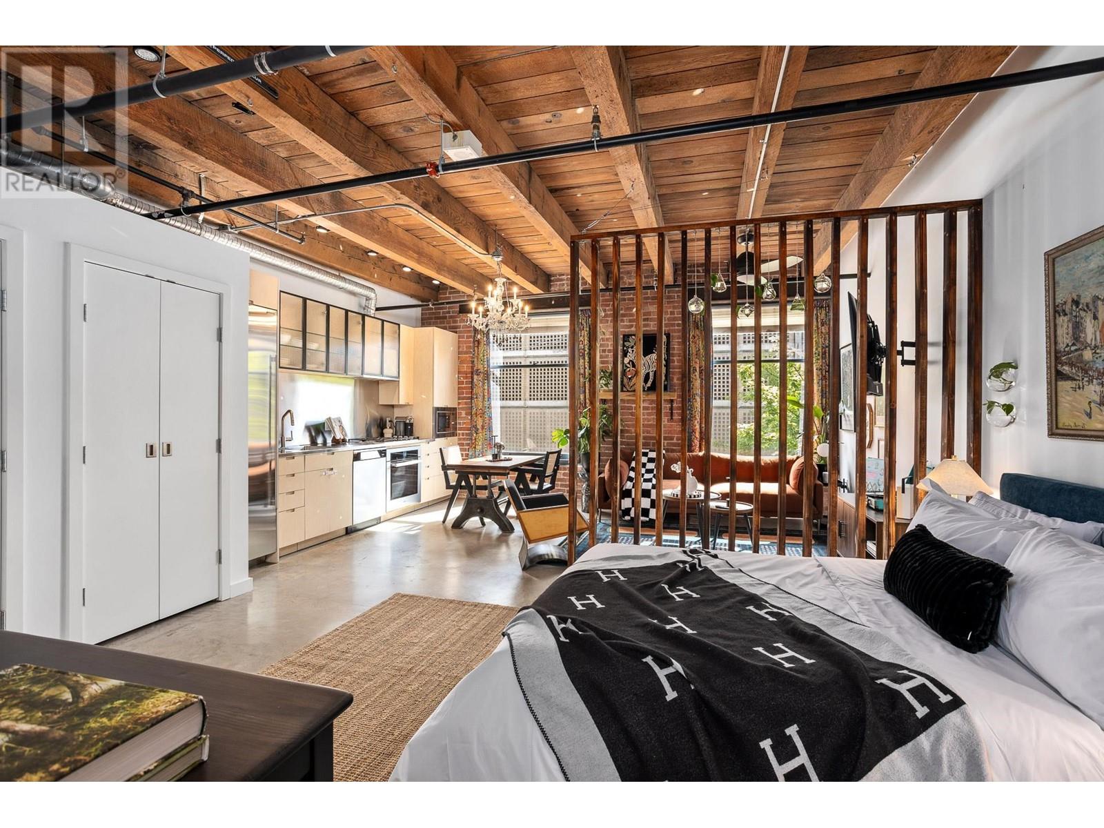 Listing Picture 2 of 31 : 310 55 E CORDOVA STREET, Vancouver / 溫哥華 - 魯藝地產 Yvonne Lu Group - MLS Medallion Club Member