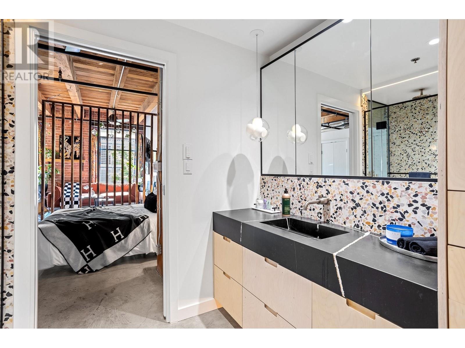 Listing Picture 22 of 31 : 310 55 E CORDOVA STREET, Vancouver / 溫哥華 - 魯藝地產 Yvonne Lu Group - MLS Medallion Club Member