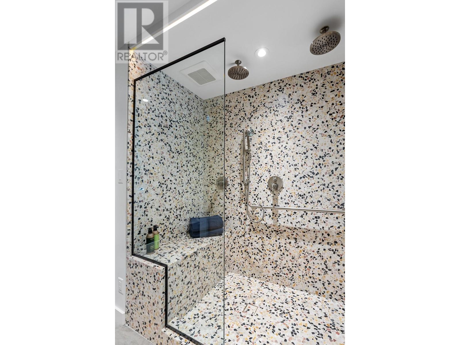 Listing Picture 24 of 31 : 310 55 E CORDOVA STREET, Vancouver / 溫哥華 - 魯藝地產 Yvonne Lu Group - MLS Medallion Club Member