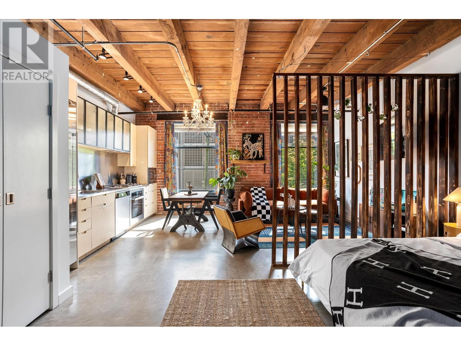 Listing Picture 8 of 31 : 310 55 E CORDOVA STREET, Vancouver / 溫哥華 - 魯藝地產 Yvonne Lu Group - MLS Medallion Club Member