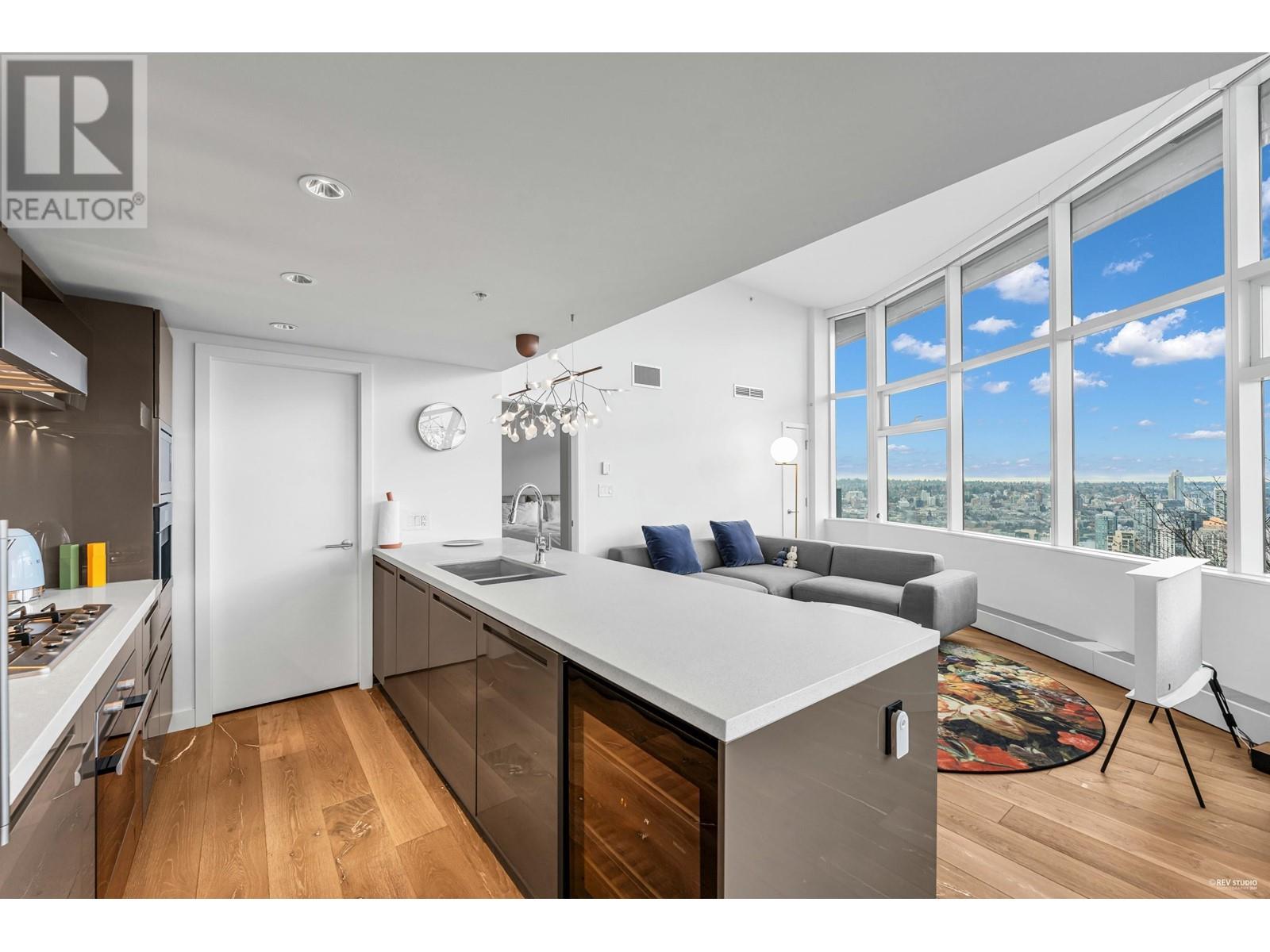Property at 5001 777 RICHARDS STREET image 4