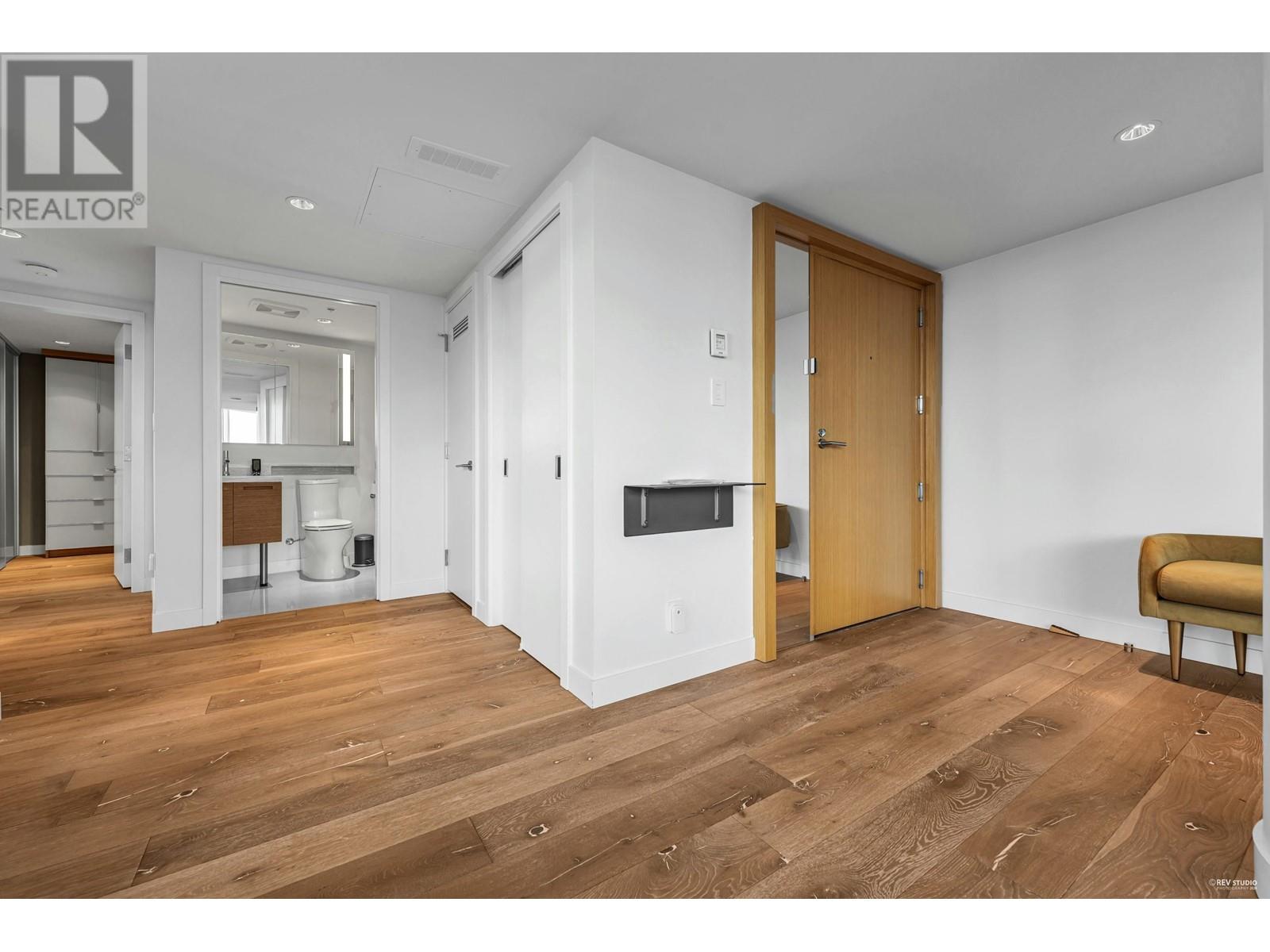 Property at 5001 777 RICHARDS STREET image 3