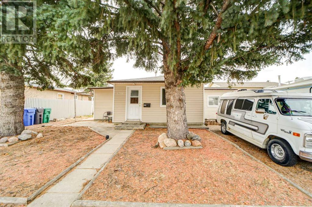 1208 41 Avenue N, Lethbridge, Alberta  T1H 6B4 - Photo 2 - A2179058