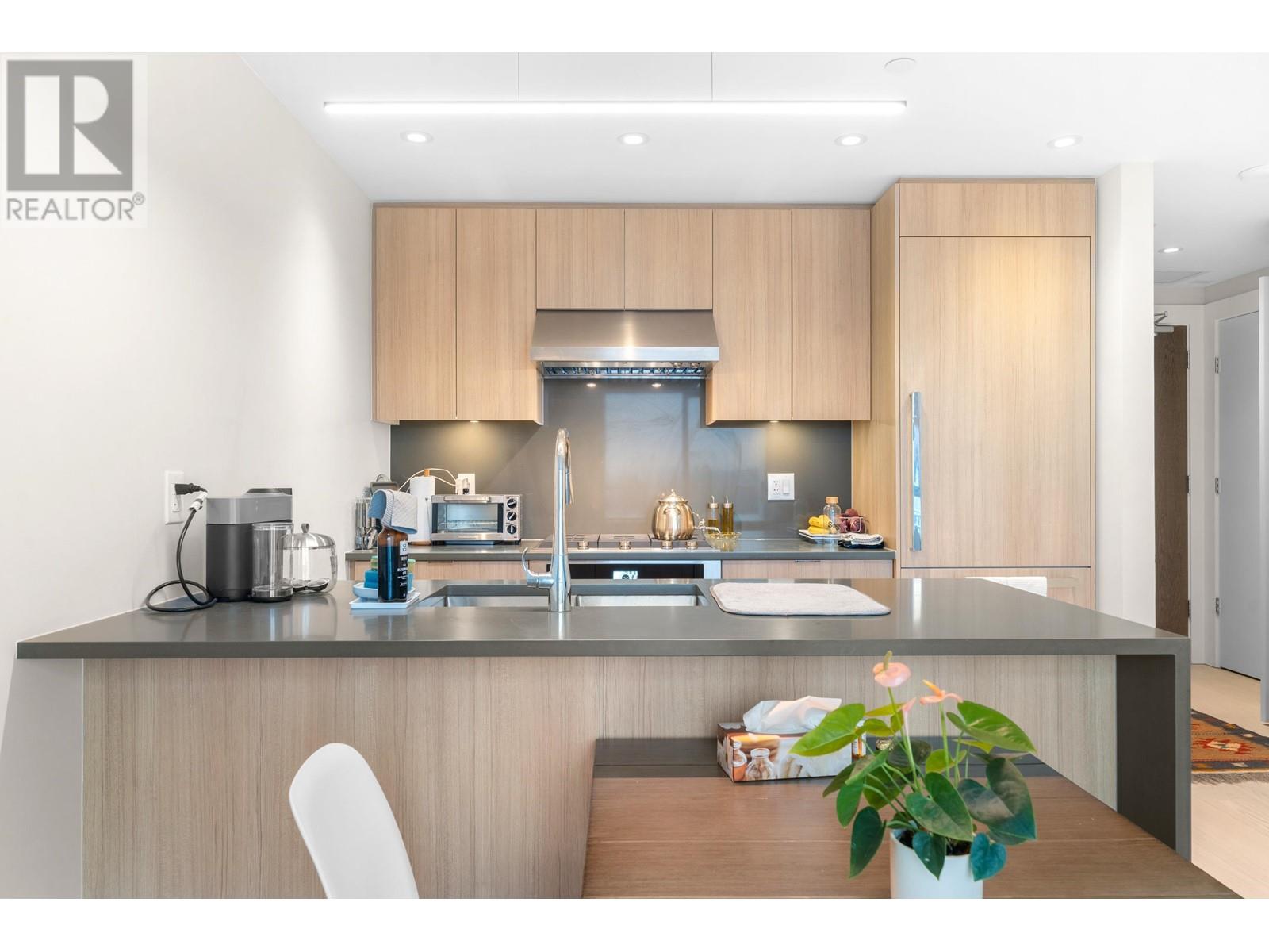 Listing Picture 2 of 40 : 2205 3430 E KENT AVENUE SOUTH, Vancouver / 溫哥華 - 魯藝地產 Yvonne Lu Group - MLS Medallion Club Member