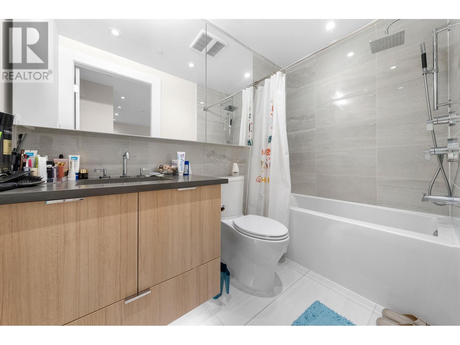 Listing Picture 22 of 40 : 2205 3430 E KENT AVENUE SOUTH, Vancouver / 溫哥華 - 魯藝地產 Yvonne Lu Group - MLS Medallion Club Member