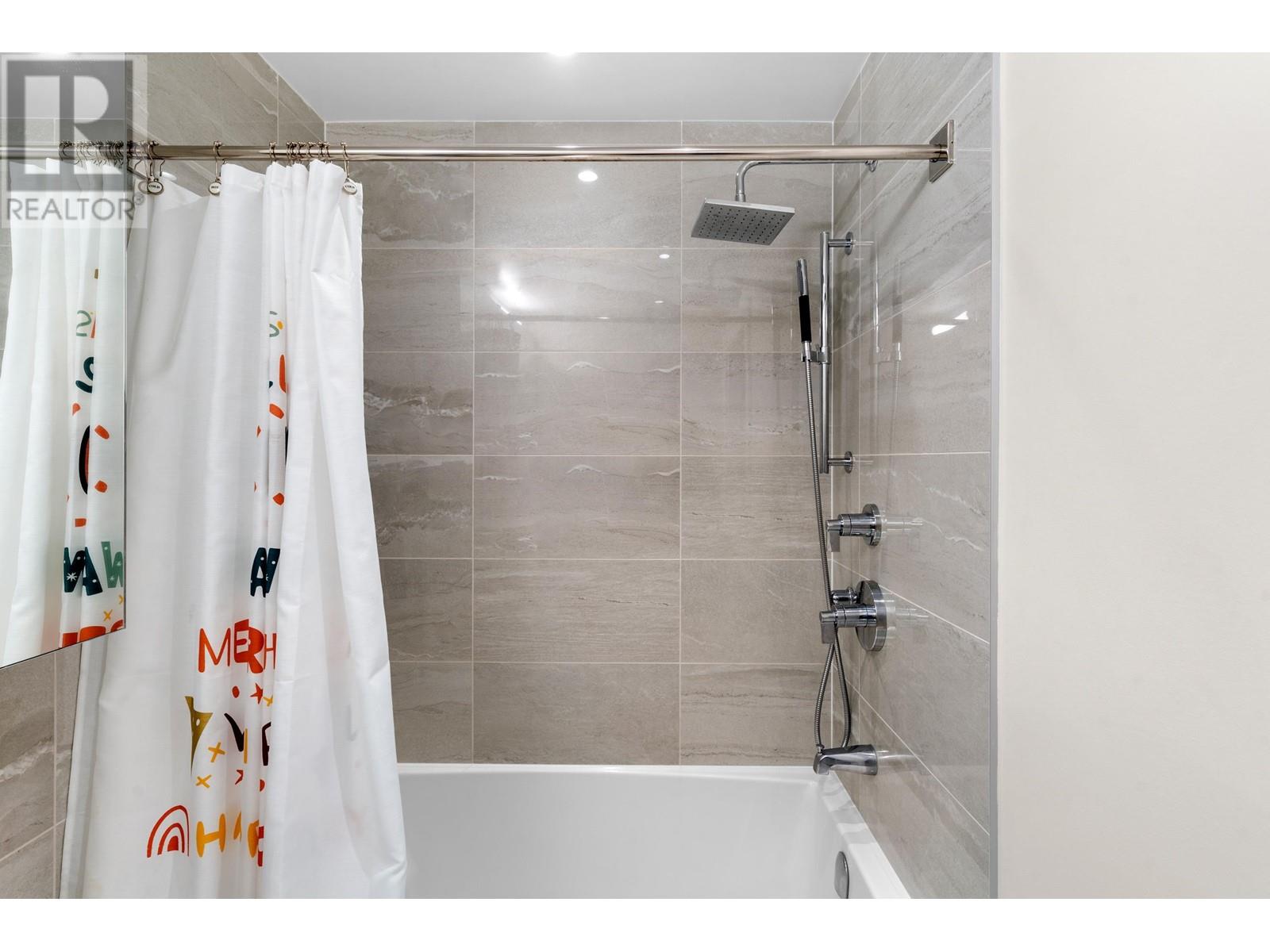 Listing Picture 23 of 40 : 2205 3430 E KENT AVENUE SOUTH, Vancouver / 溫哥華 - 魯藝地產 Yvonne Lu Group - MLS Medallion Club Member