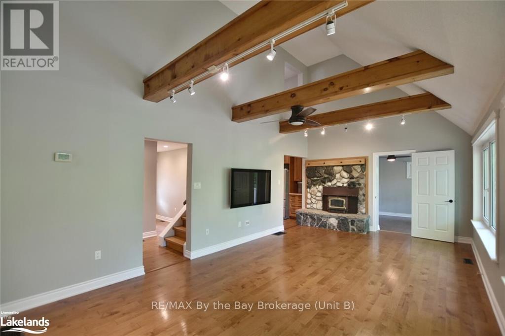 104 Knox Road E, Wasaga Beach, Ontario  L9Z 2T5 - Photo 4 - S10437757