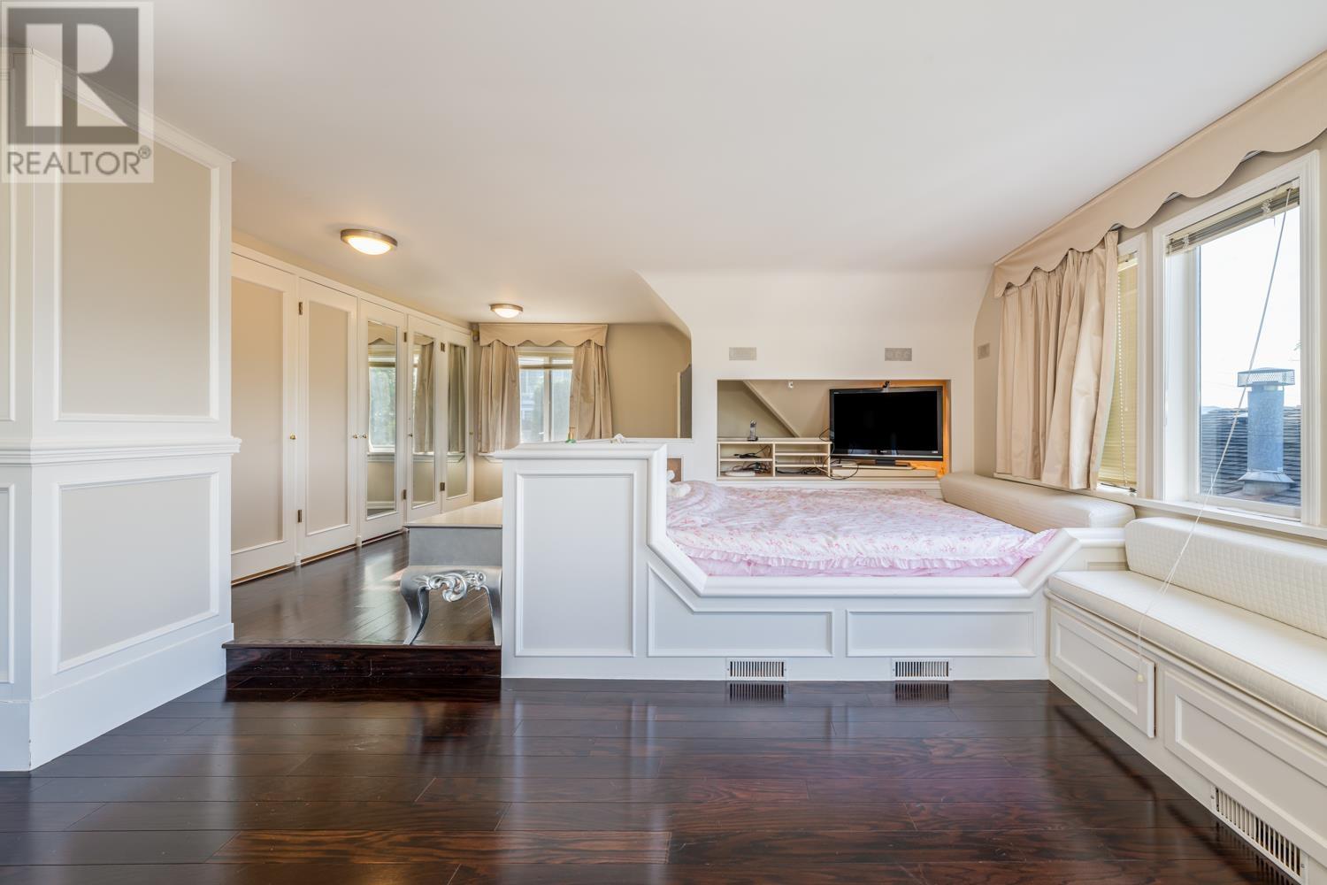 Listing Picture 6 of 37 : 4389 LOCARNO CRESCENT, Vancouver / 溫哥華 - 魯藝地產 Yvonne Lu Group - MLS Medallion Club Member