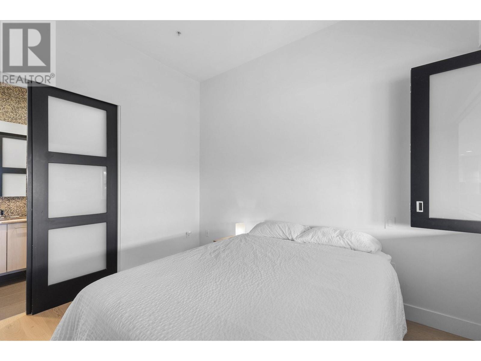 302 220 SALTER STREET