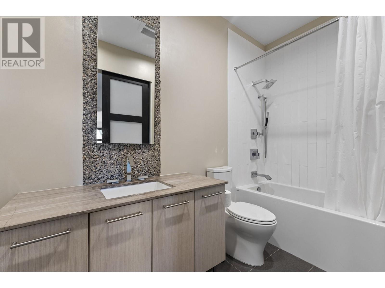 302 220 SALTER STREET