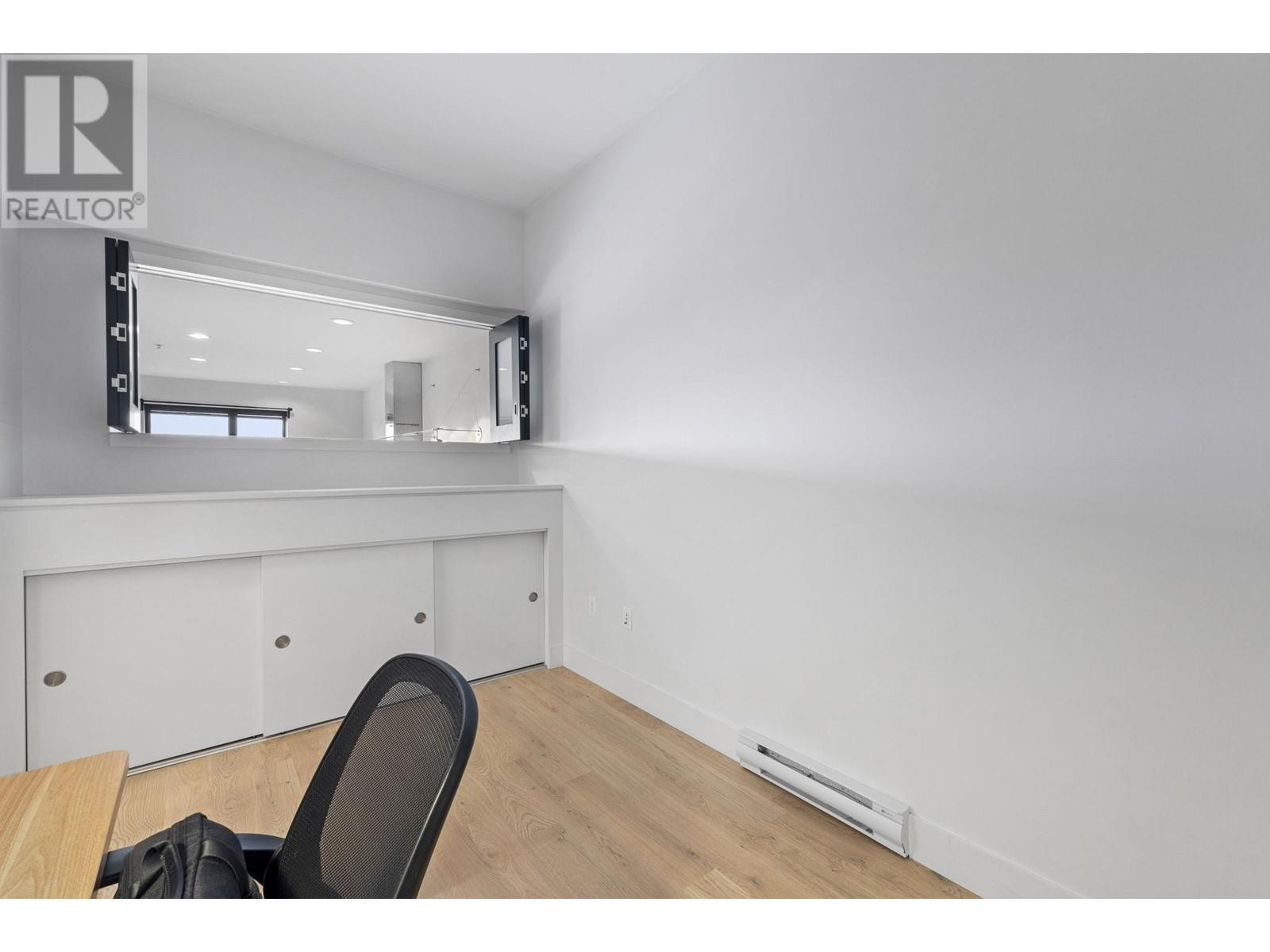 302 220 SALTER STREET