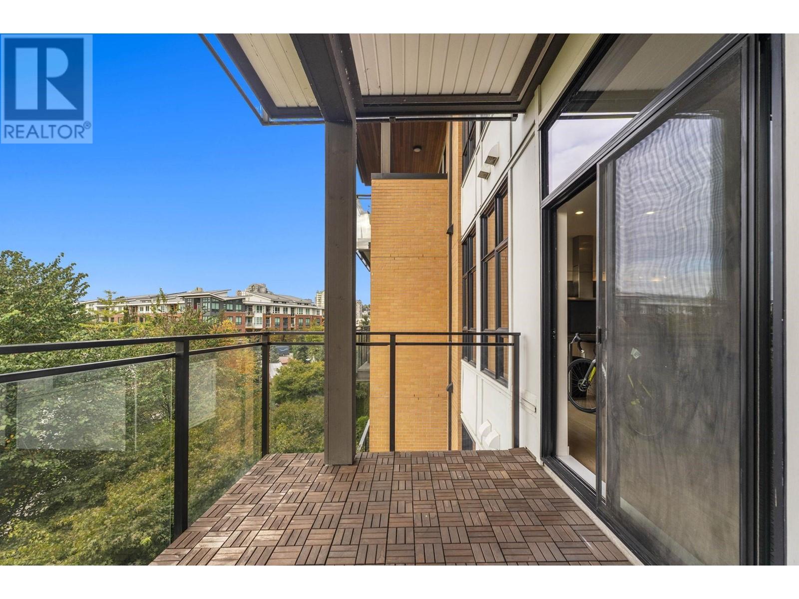 302 220 SALTER STREET