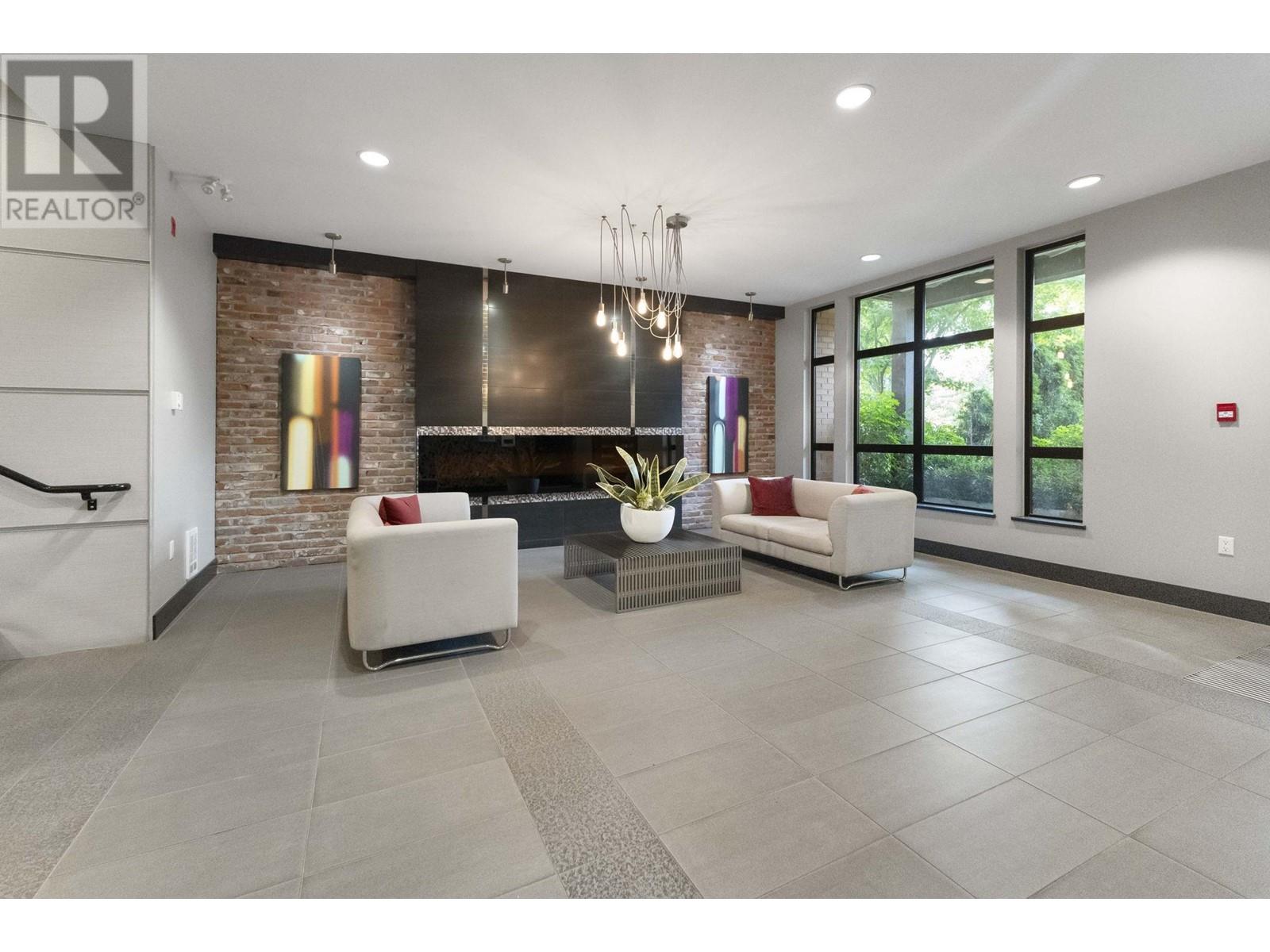 302 220 SALTER STREET