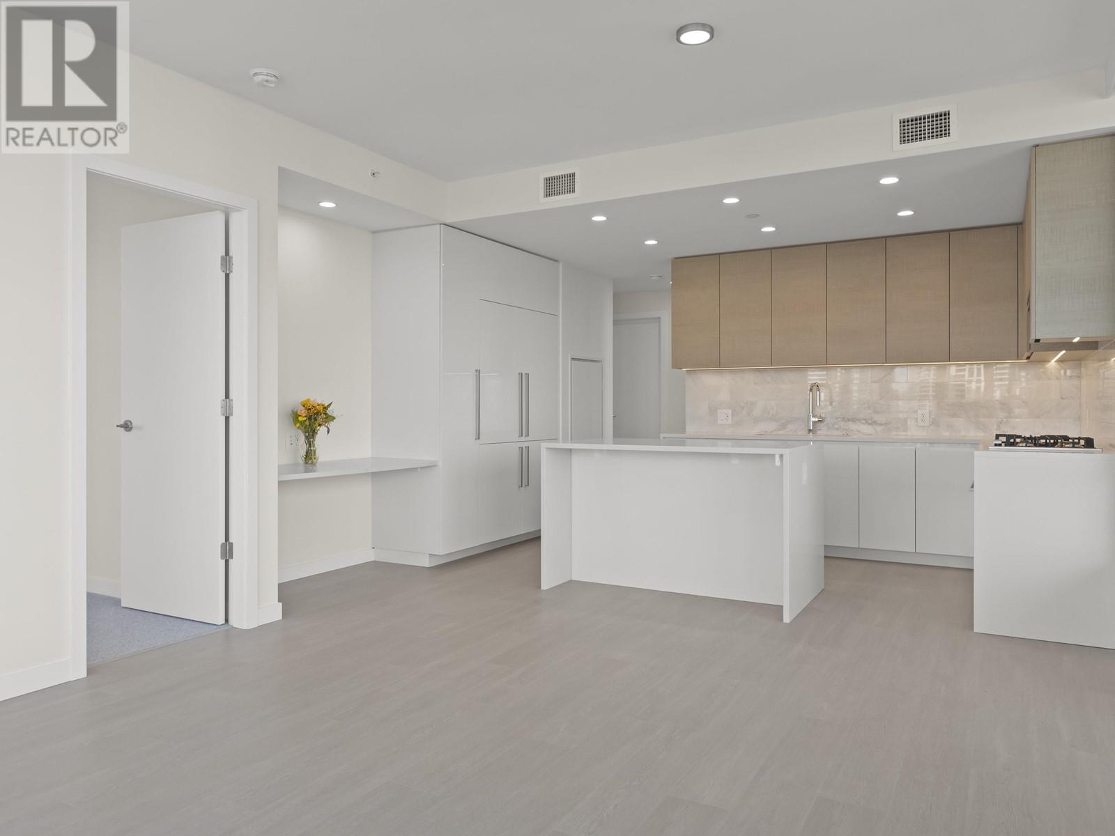 Listing Picture 12 of 33 : 2107 4168 LOUGHEED HIGHWAY, Burnaby / 本拿比 - 魯藝地產 Yvonne Lu Group - MLS Medallion Club Member