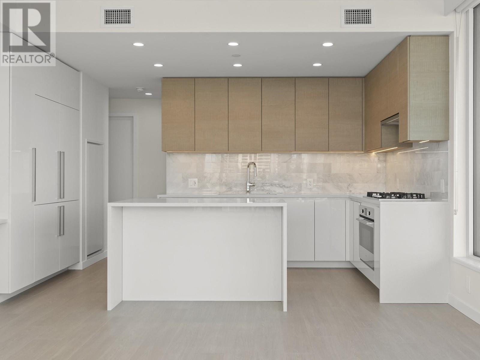 Listing Picture 13 of 33 : 2107 4168 LOUGHEED HIGHWAY, Burnaby / 本拿比 - 魯藝地產 Yvonne Lu Group - MLS Medallion Club Member