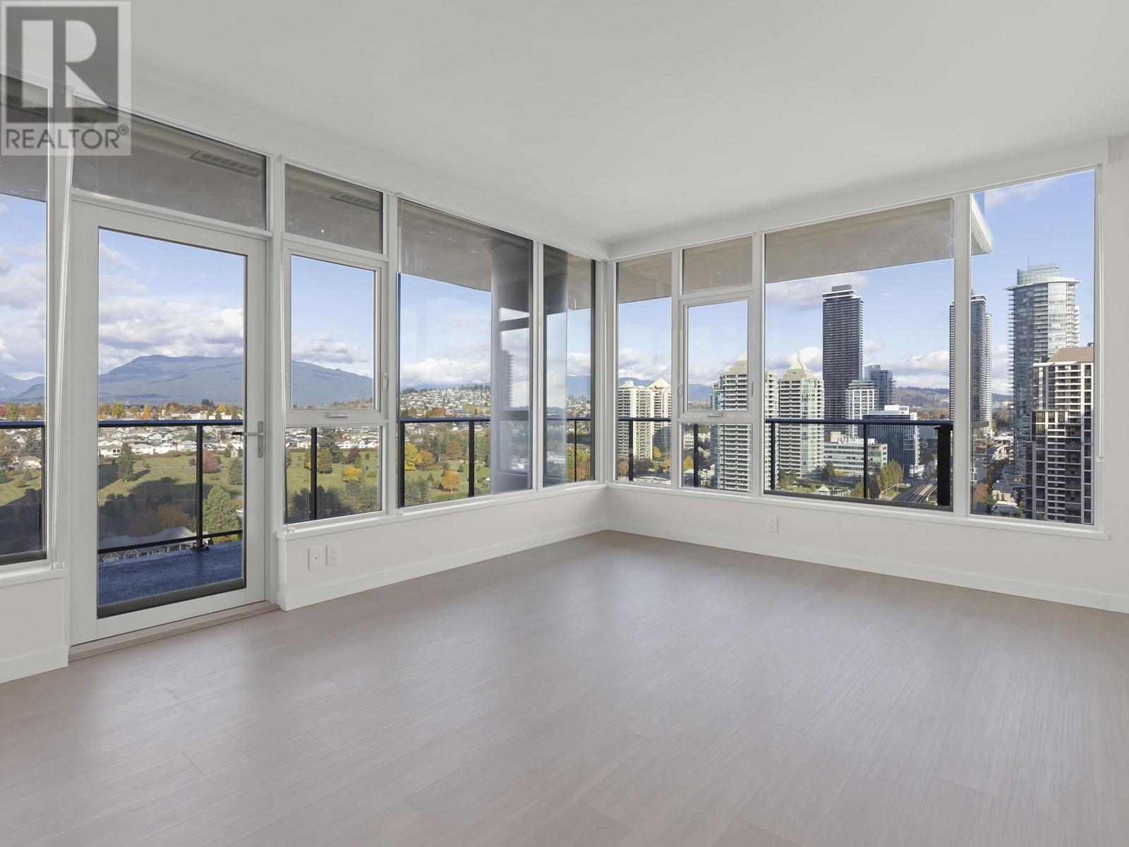 Listing Picture 4 of 33 : 2107 4168 LOUGHEED HIGHWAY, Burnaby / 本拿比 - 魯藝地產 Yvonne Lu Group - MLS Medallion Club Member