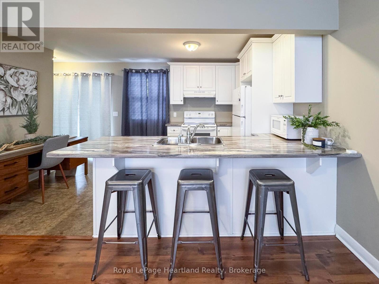 126 Sanders Street E, South Huron, Ontario  N0M 1S1 - Photo 10 - X11882915