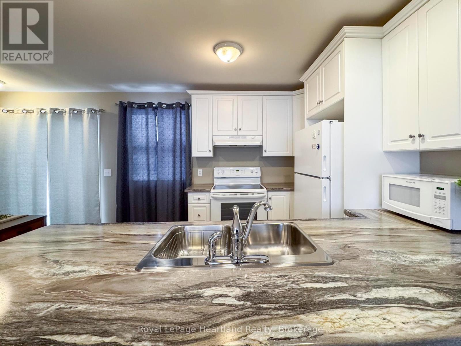 126 Sanders Street E, South Huron, Ontario  N0M 1S1 - Photo 11 - X11882915