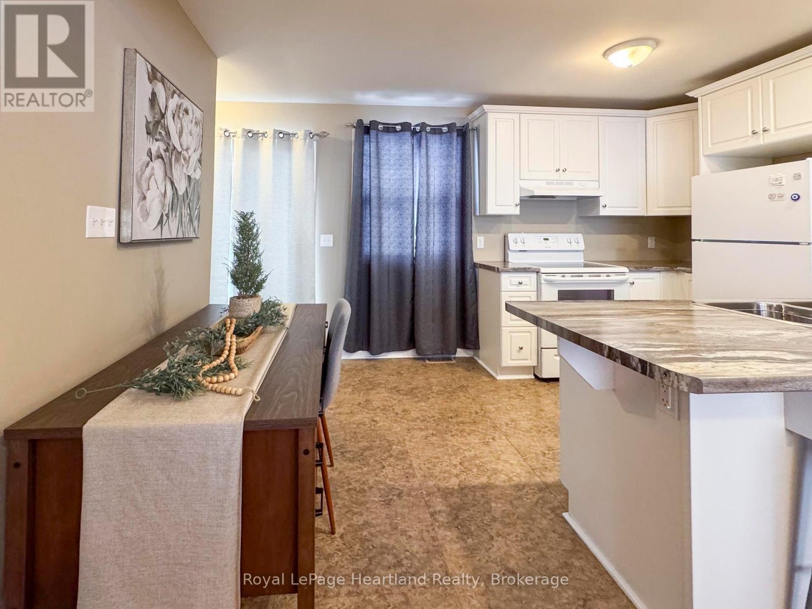 126 Sanders Street E, South Huron, Ontario  N0M 1S1 - Photo 12 - X11882915