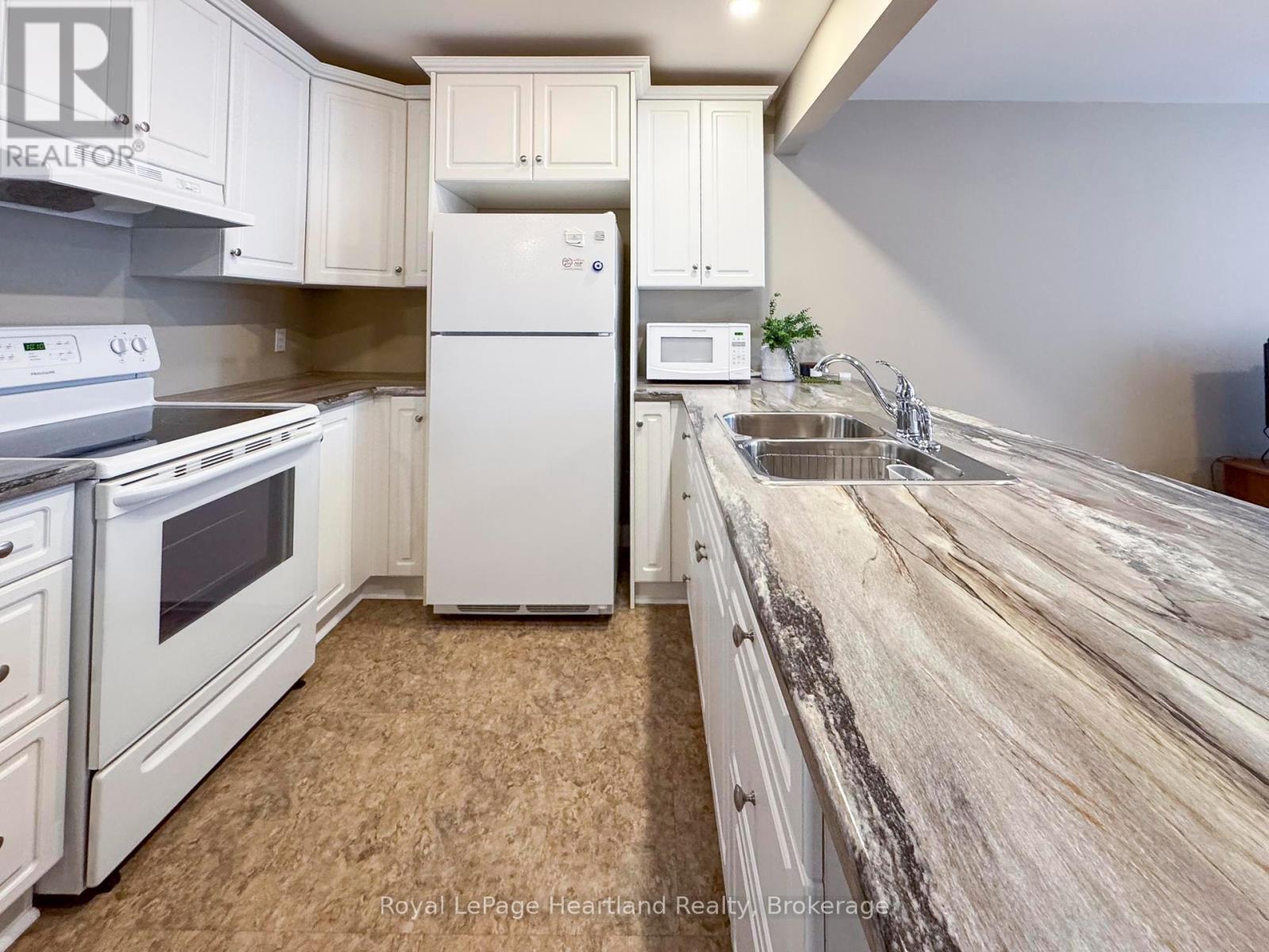126 Sanders Street E, South Huron, Ontario  N0M 1S1 - Photo 13 - X11882915