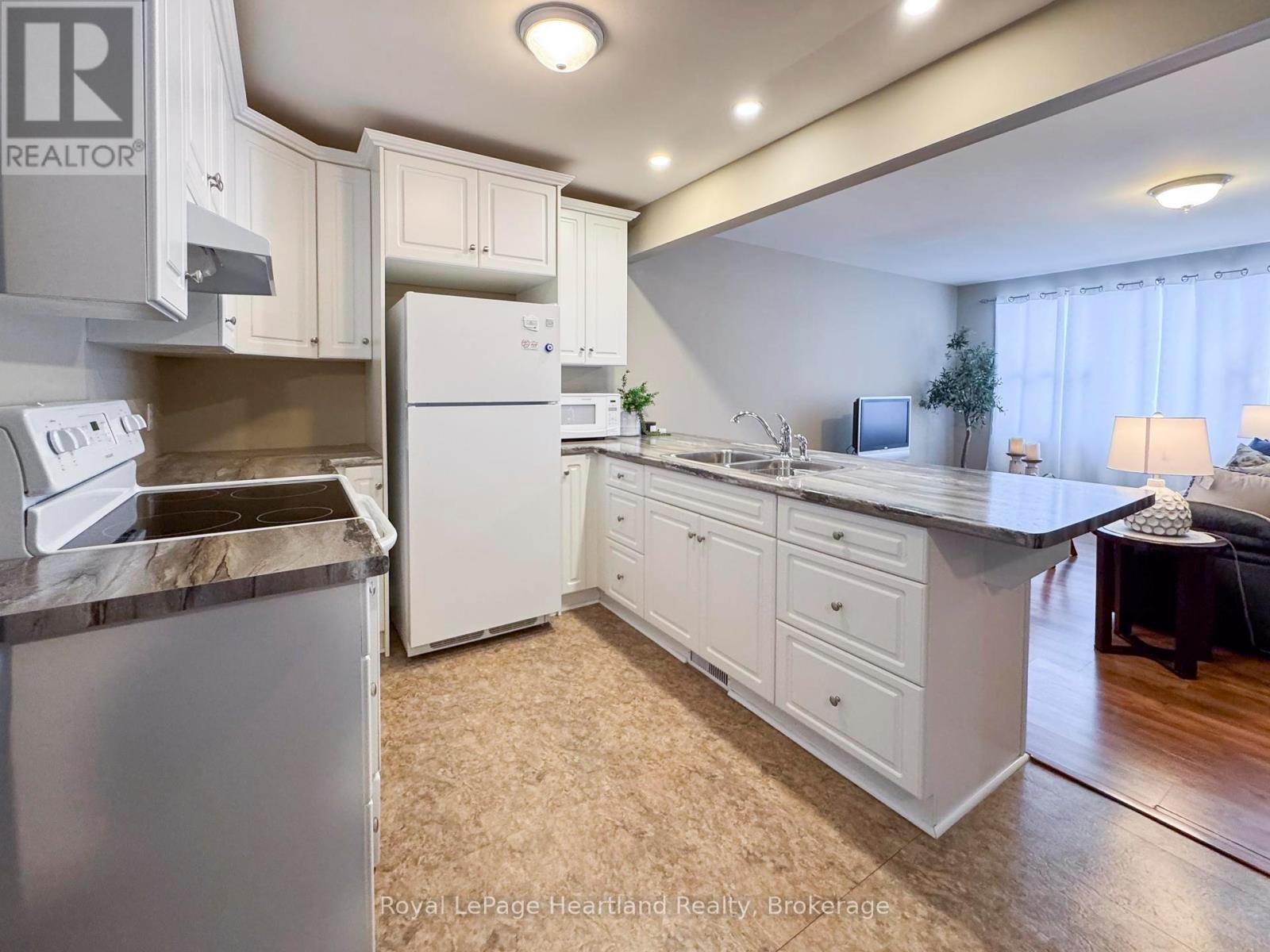 126 Sanders Street E, South Huron, Ontario  N0M 1S1 - Photo 14 - X11882915
