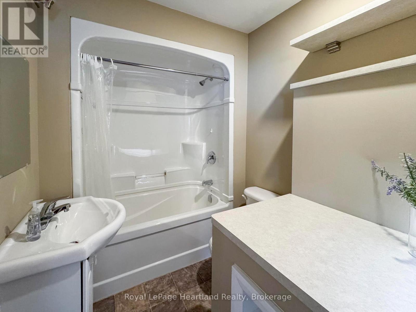 126 Sanders Street E, South Huron, Ontario  N0M 1S1 - Photo 25 - X11882915