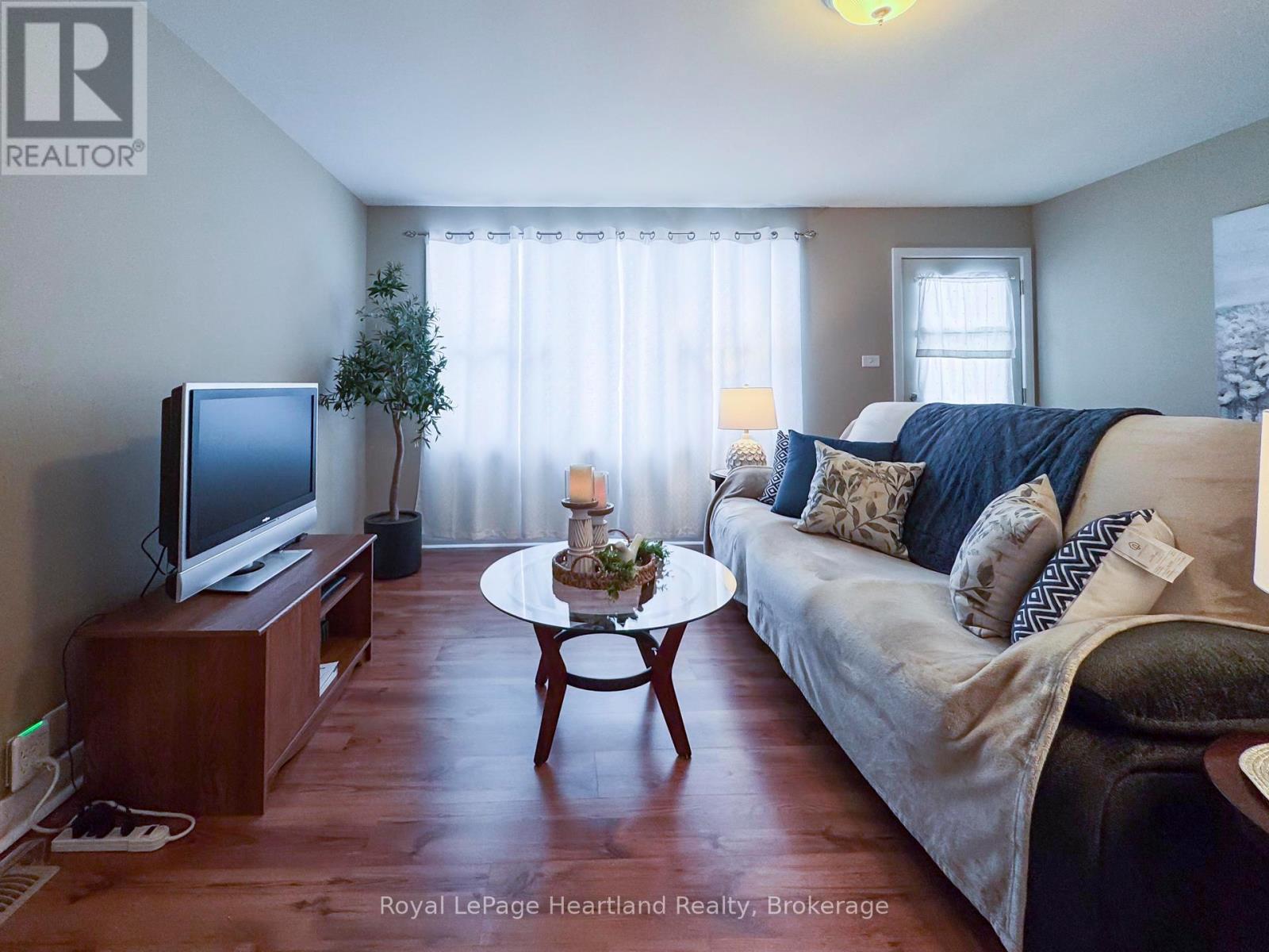 126 Sanders Street E, South Huron, Ontario  N0M 1S1 - Photo 6 - X11882915