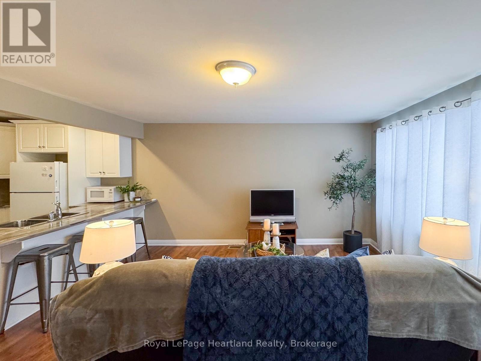 126 Sanders Street E, South Huron, Ontario  N0M 1S1 - Photo 8 - X11882915