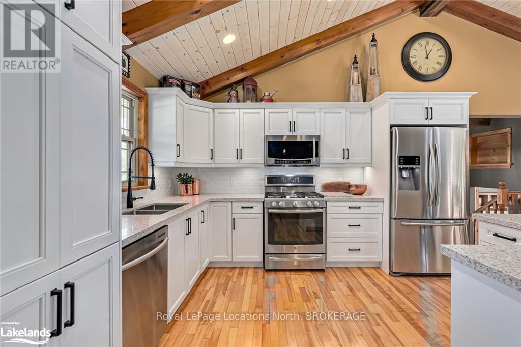 47 Blackburn Avenue, Clearview, Ontario  L0M 1P0 - Photo 4 - S10439287