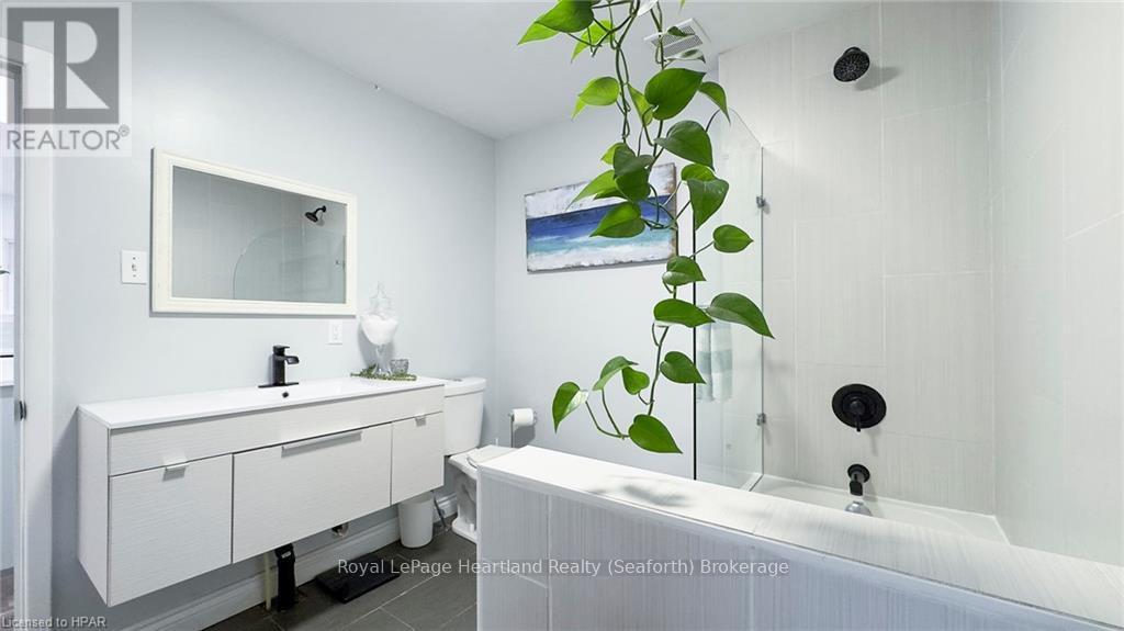 943 Dearness Drive, London, Ontario  N6E 1N6 - Photo 17 - X11823067