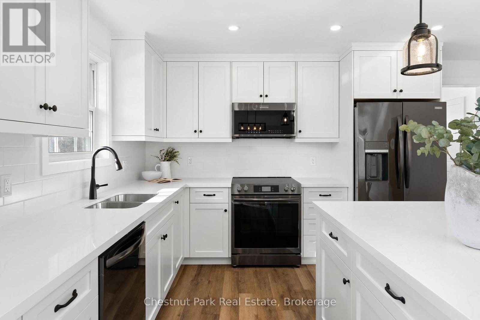 16 Clifford Street, Seguin, Ontario  P0C 1J0 - Photo 7 - X11883859