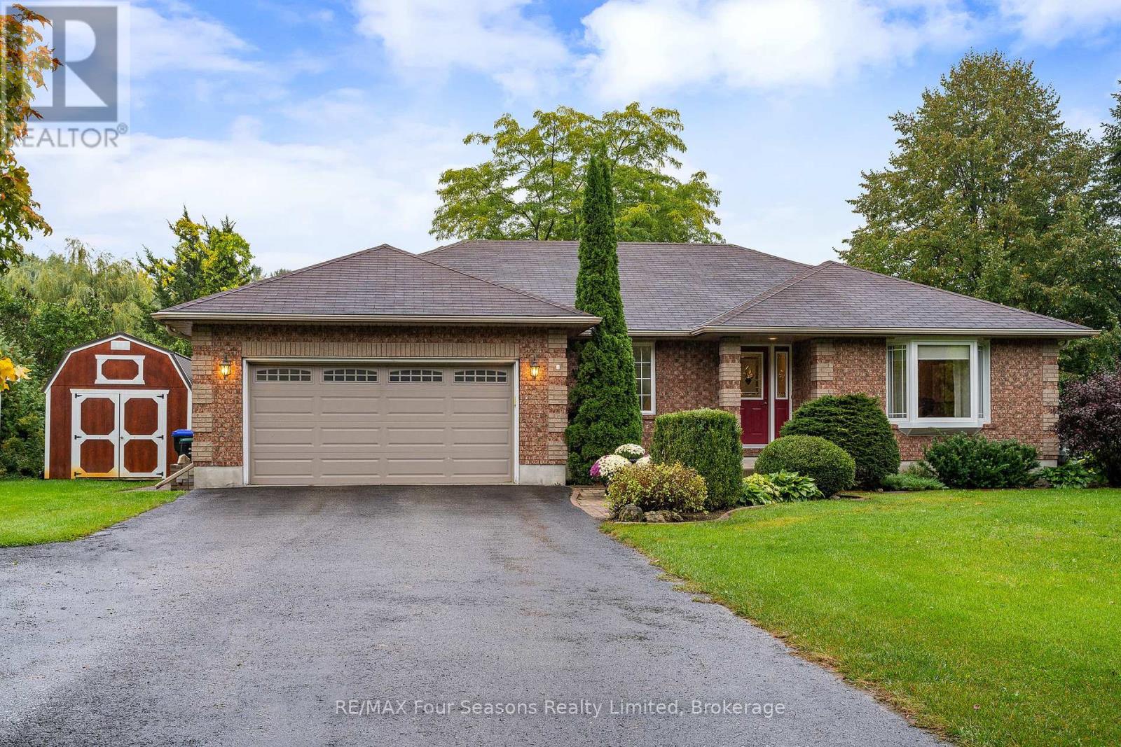 84 Wasaga Sands Drive, Wasaga Beach, Ontario  L9Z 1J2 - Photo 1 - S11884153