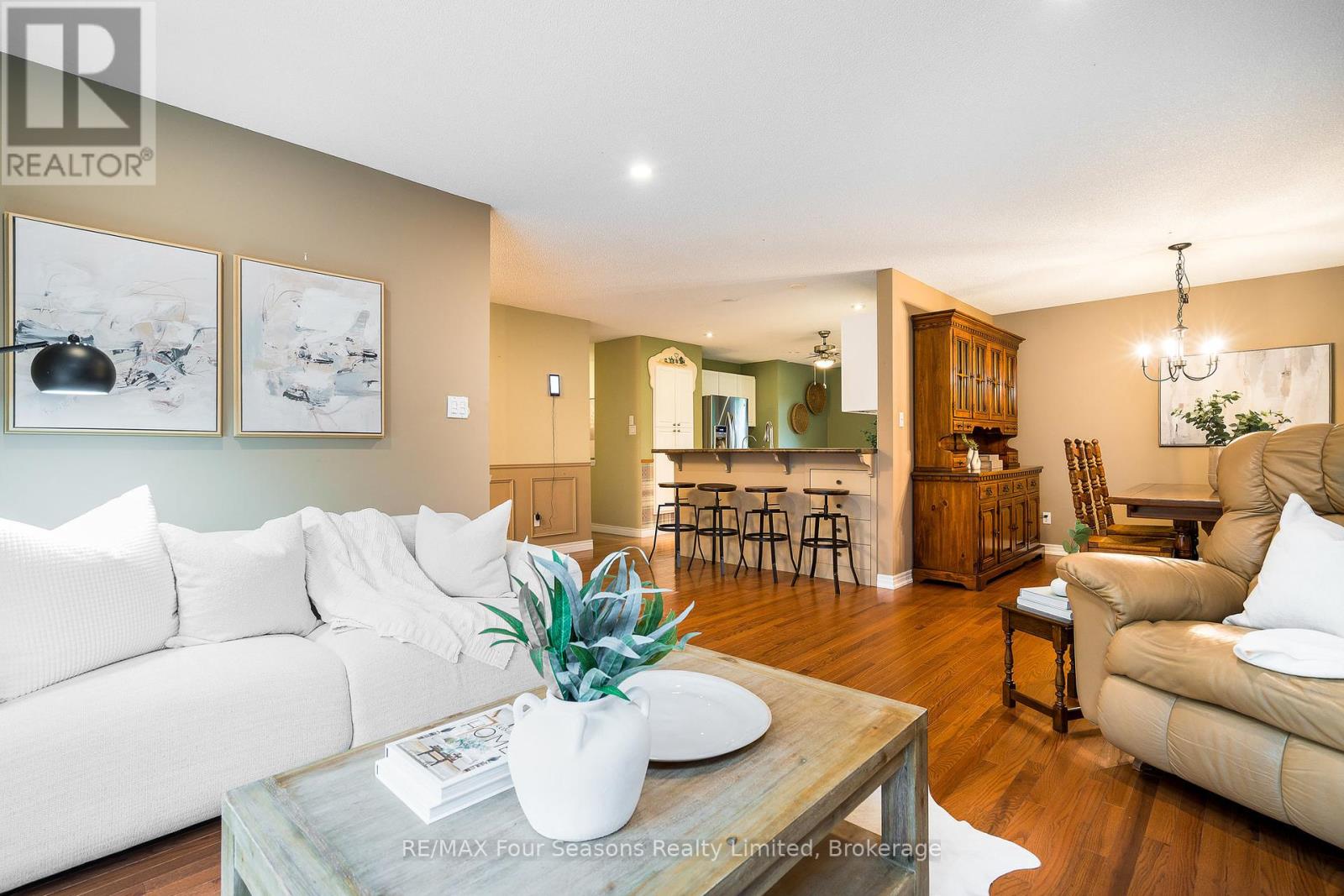 84 Wasaga Sands Drive, Wasaga Beach, Ontario  L9Z 1J2 - Photo 10 - S11884153