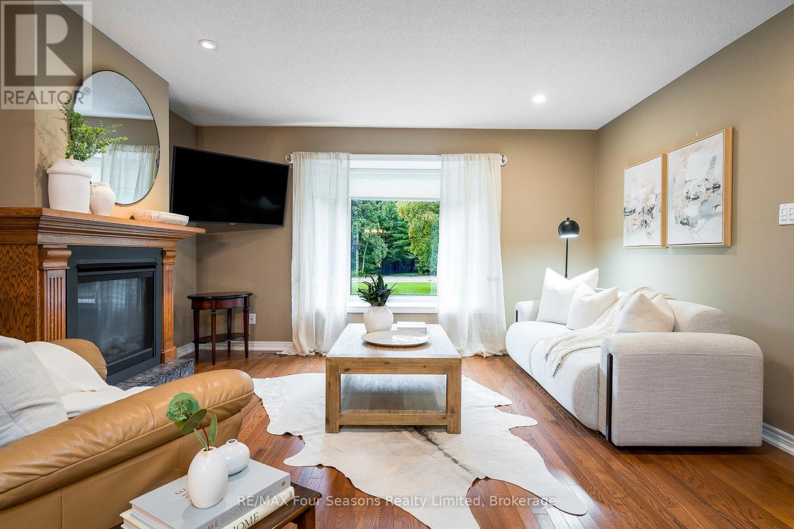 84 Wasaga Sands Drive, Wasaga Beach, Ontario  L9Z 1J2 - Photo 2 - S11884153