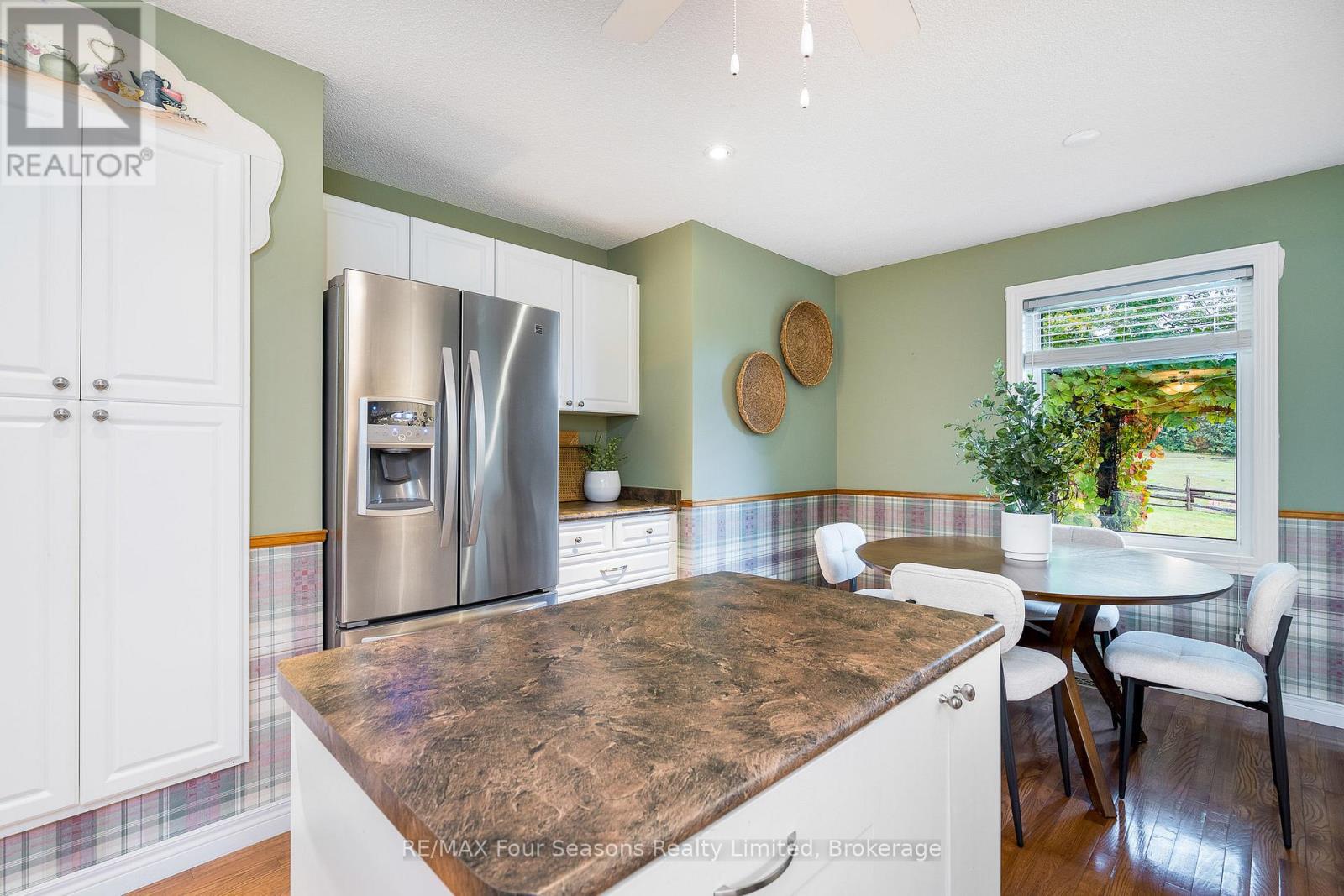 84 Wasaga Sands Drive, Wasaga Beach, Ontario  L9Z 1J2 - Photo 6 - S11884153
