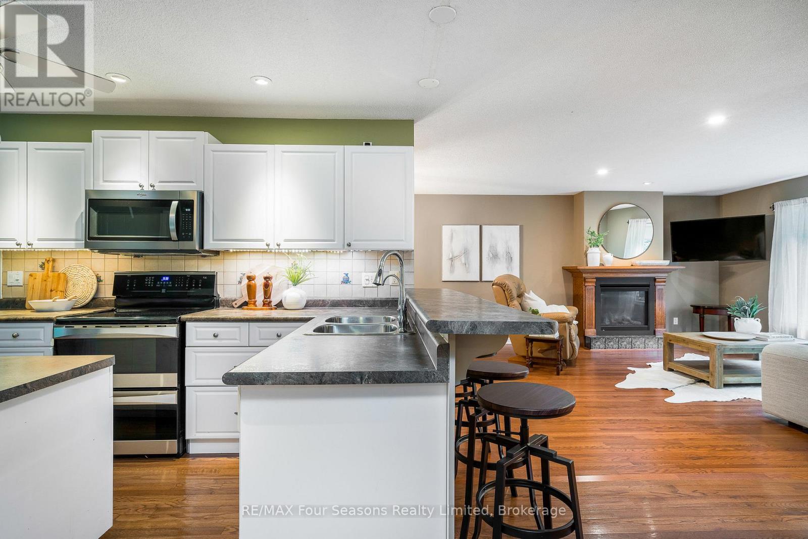 84 Wasaga Sands Drive, Wasaga Beach, Ontario  L9Z 1J2 - Photo 8 - S11884153