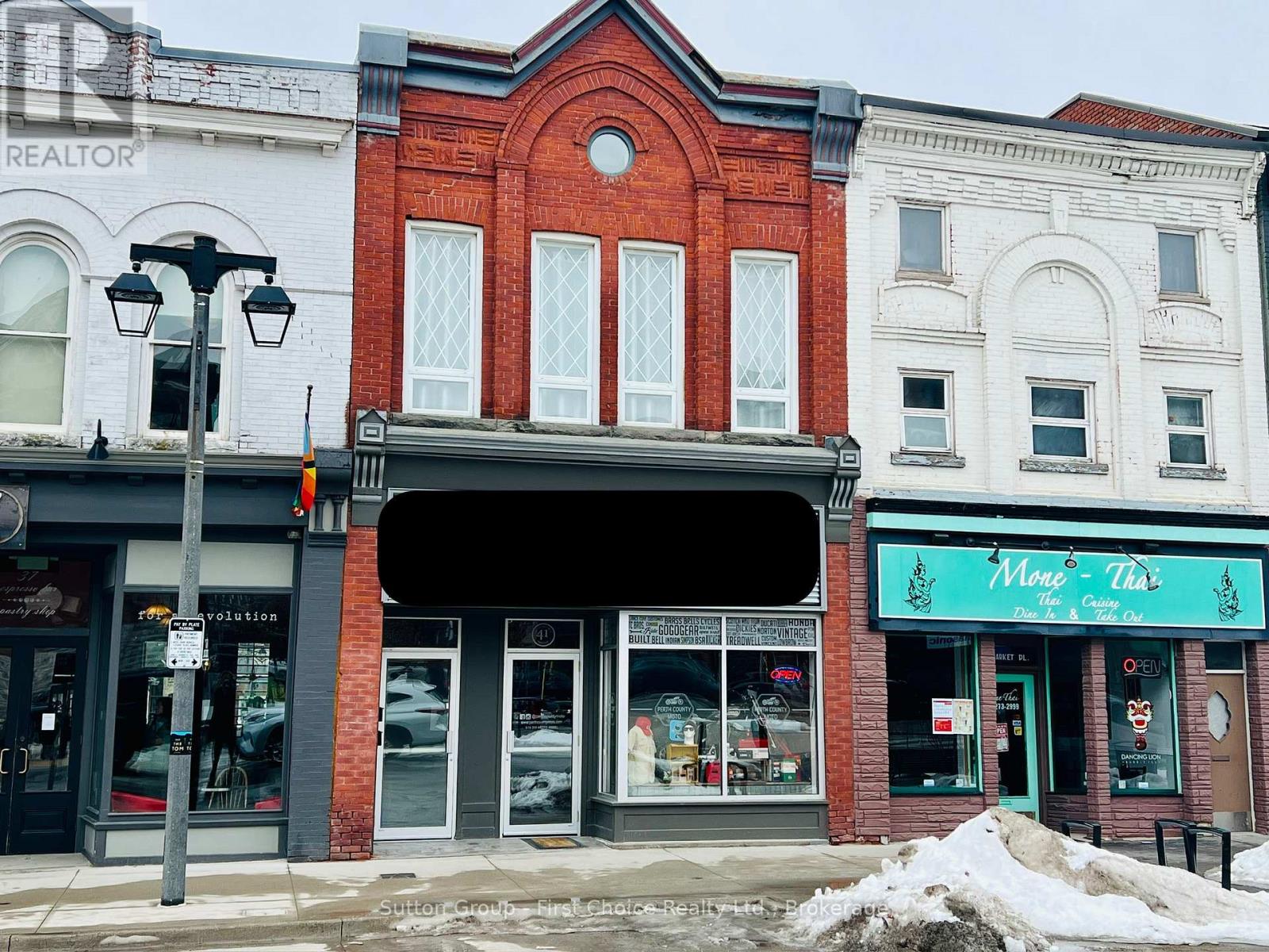 UPPER - 41 MARKET PLACE, Stratford, Ontario