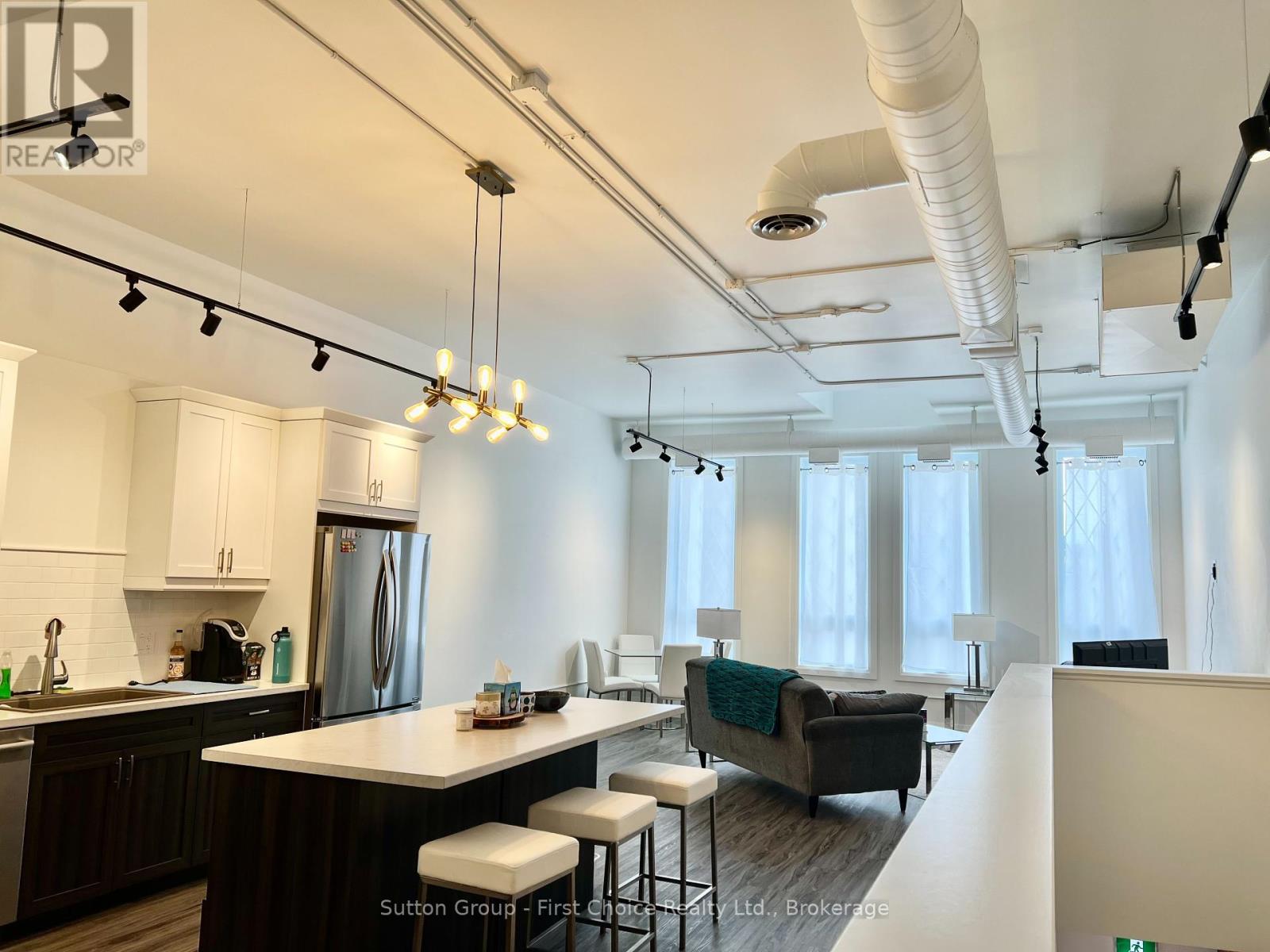 Upper - 41 Market Place, Stratford, Ontario  N5A 1A4 - Photo 3 - X11884169
