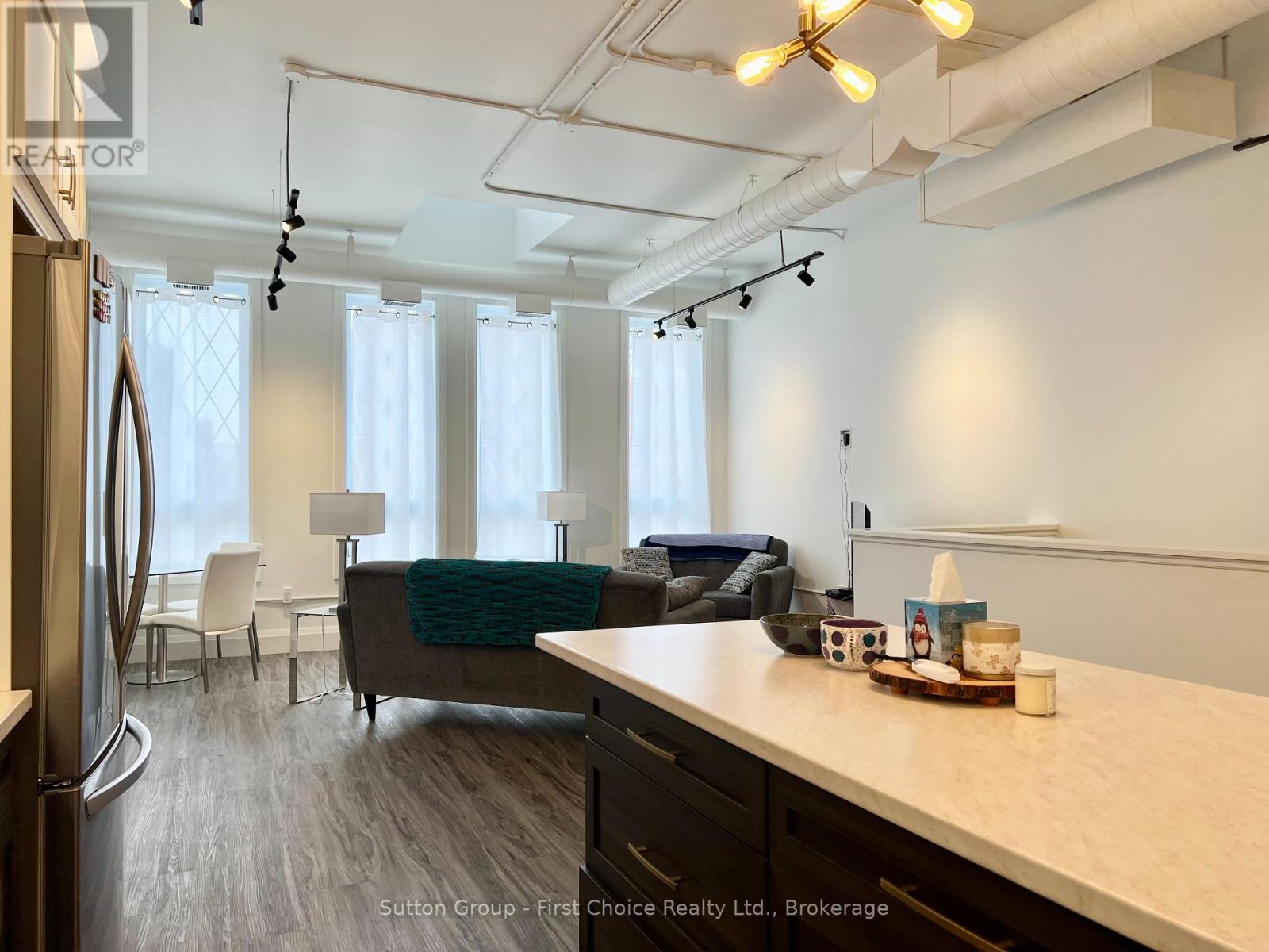 Upper - 41 Market Place, Stratford, Ontario  N5A 1A4 - Photo 4 - X11884169