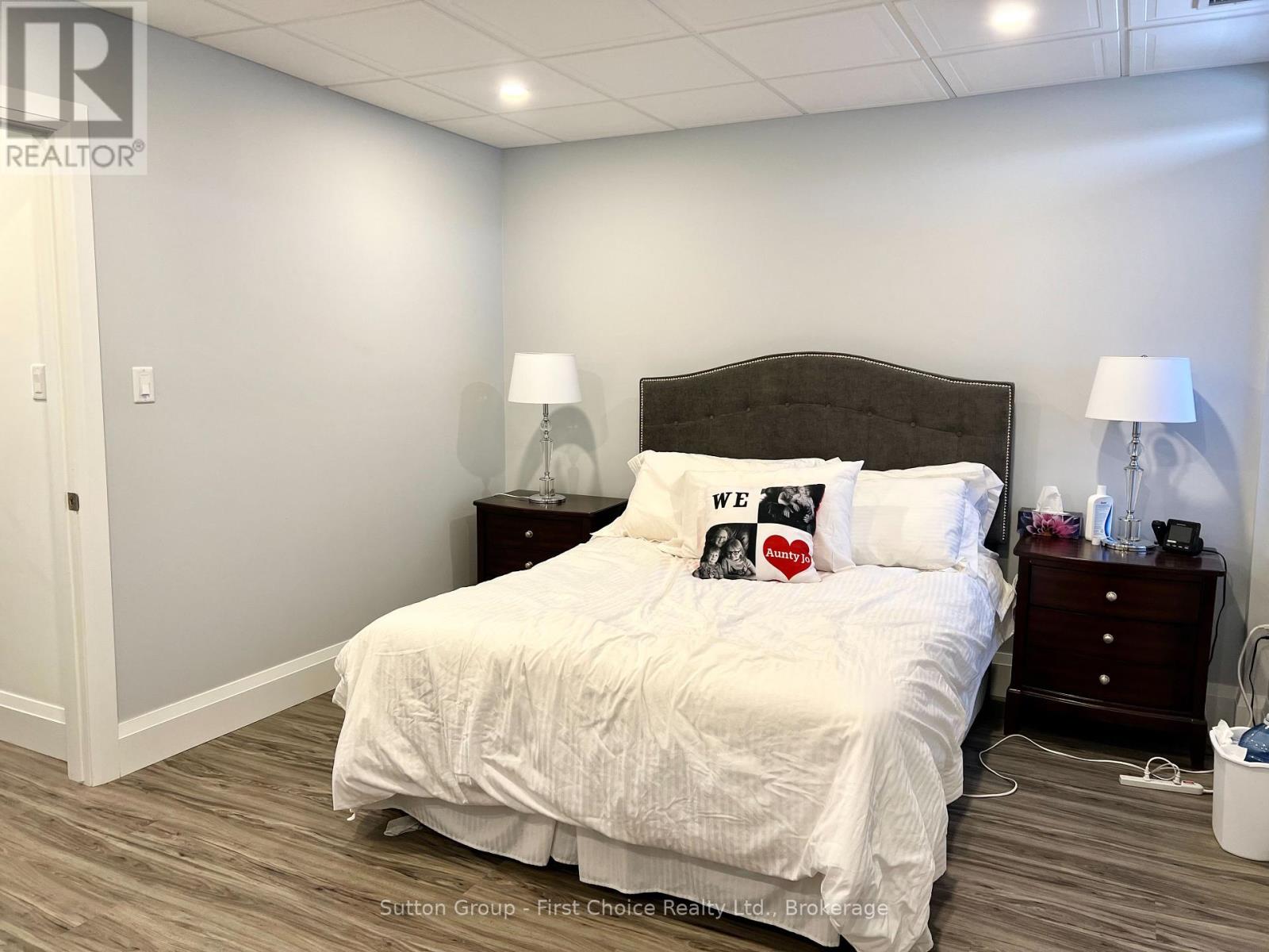 Upper - 41 Market Place, Stratford, Ontario  N5A 1A4 - Photo 9 - X11884169