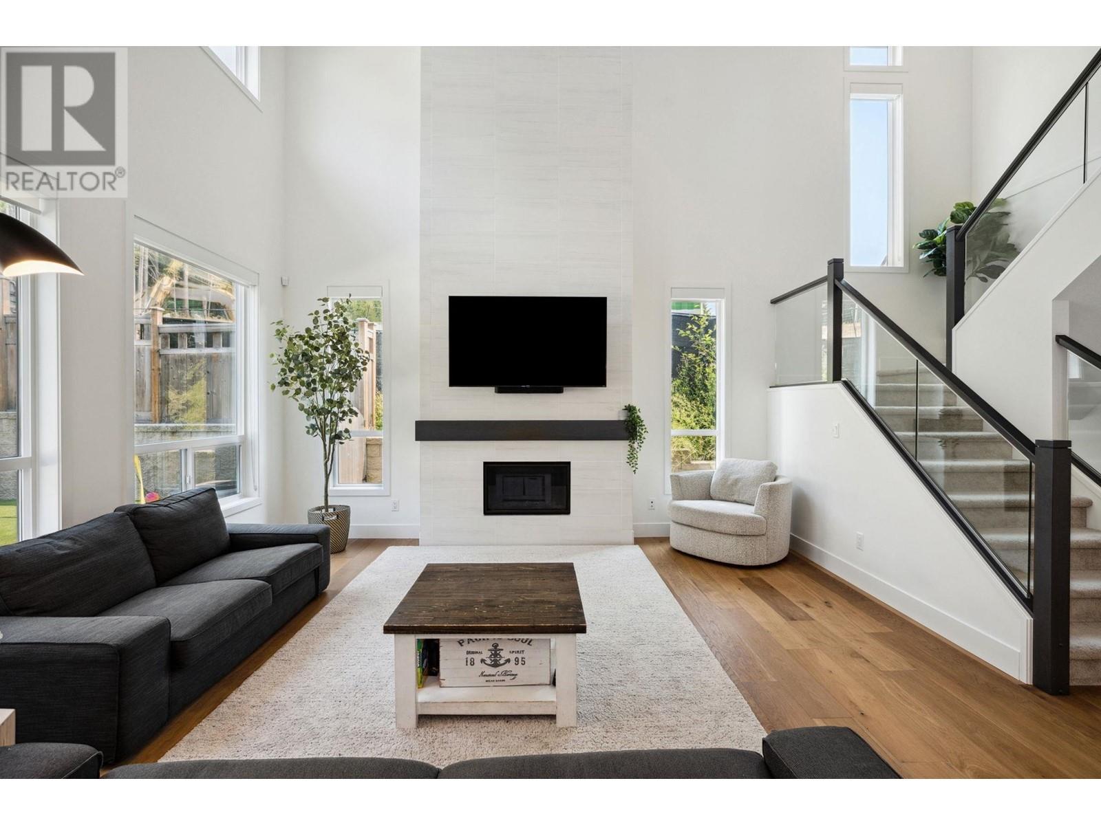 3429 Hamber Court, Coquitlam, British Columbia  V3E 0L2 - Photo 4 - R2948786