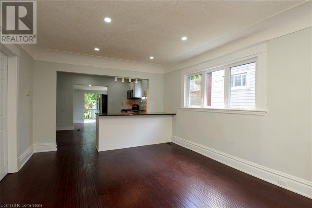 96 Cameron Avenue N, Hamilton, Ontario  L8H 4Z2 - Photo 4 - 40683760