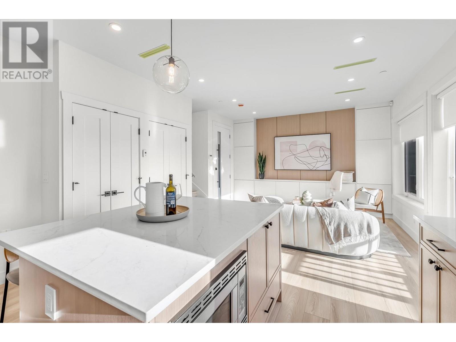 Listing Picture 4 of 30 : 720 E 62ND AVENUE, Vancouver / 溫哥華 - 魯藝地產 Yvonne Lu Group - MLS Medallion Club Member