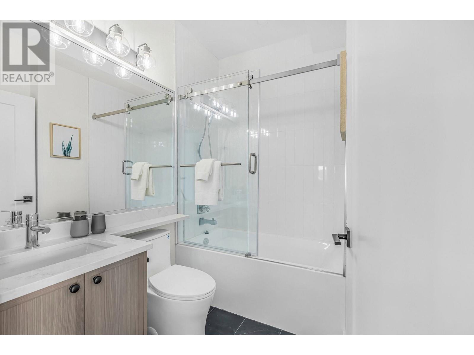 Listing Picture 8 of 30 : 720 E 62ND AVENUE, Vancouver / 溫哥華 - 魯藝地產 Yvonne Lu Group - MLS Medallion Club Member