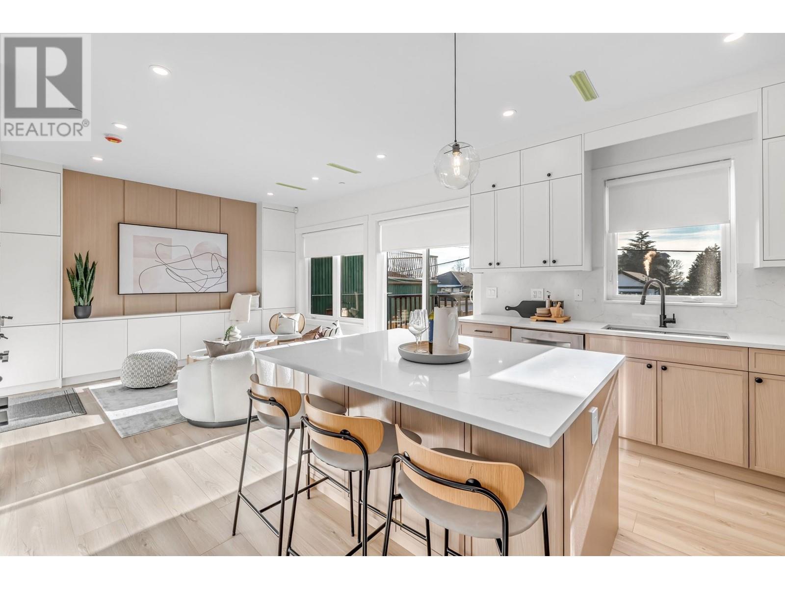 Listing Picture 3 of 30 : 720 E 62ND AVENUE, Vancouver / 溫哥華 - 魯藝地產 Yvonne Lu Group - MLS Medallion Club Member