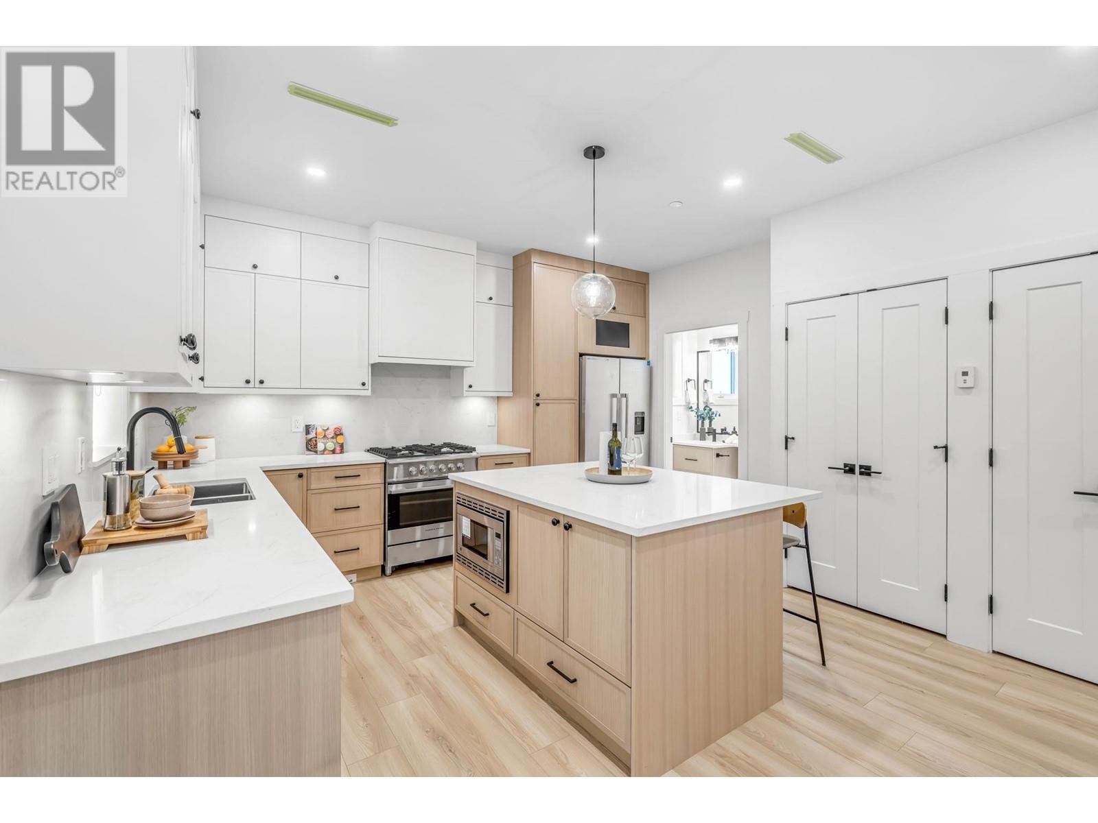 Listing Picture 23 of 30 : 720 E 62ND AVENUE, Vancouver / 溫哥華 - 魯藝地產 Yvonne Lu Group - MLS Medallion Club Member