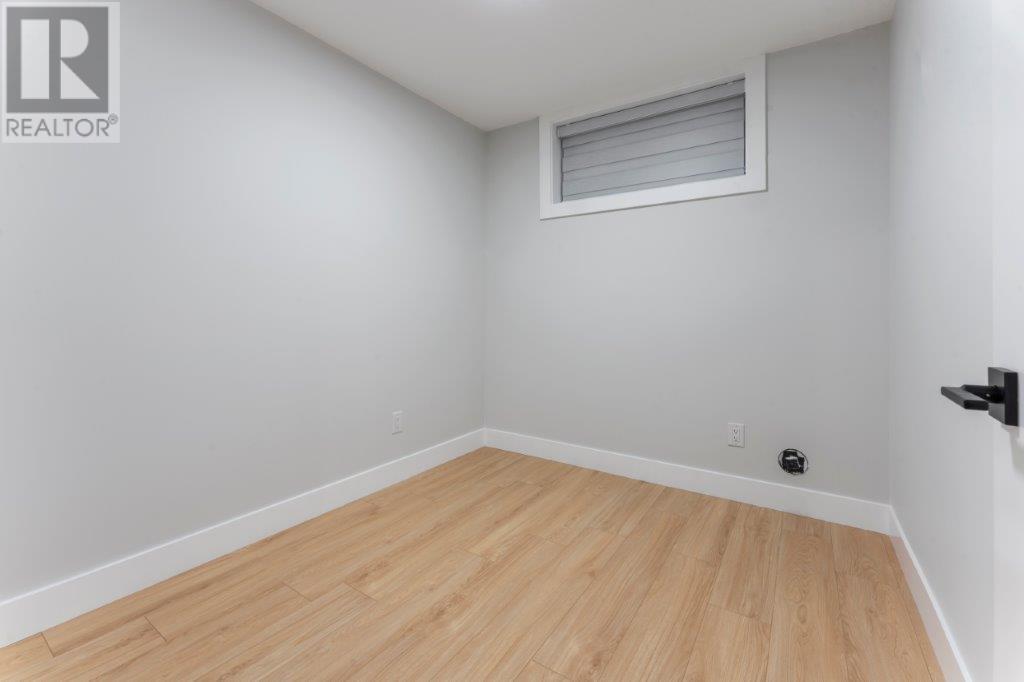 Listing Picture 26 of 31 : 2560 DUNDAS STREET, Vancouver / 溫哥華 - 魯藝地產 Yvonne Lu Group - MLS Medallion Club Member