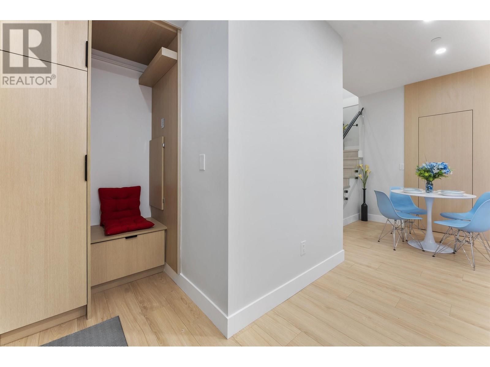 Listing Picture 11 of 31 : 2560 DUNDAS STREET, Vancouver / 溫哥華 - 魯藝地產 Yvonne Lu Group - MLS Medallion Club Member